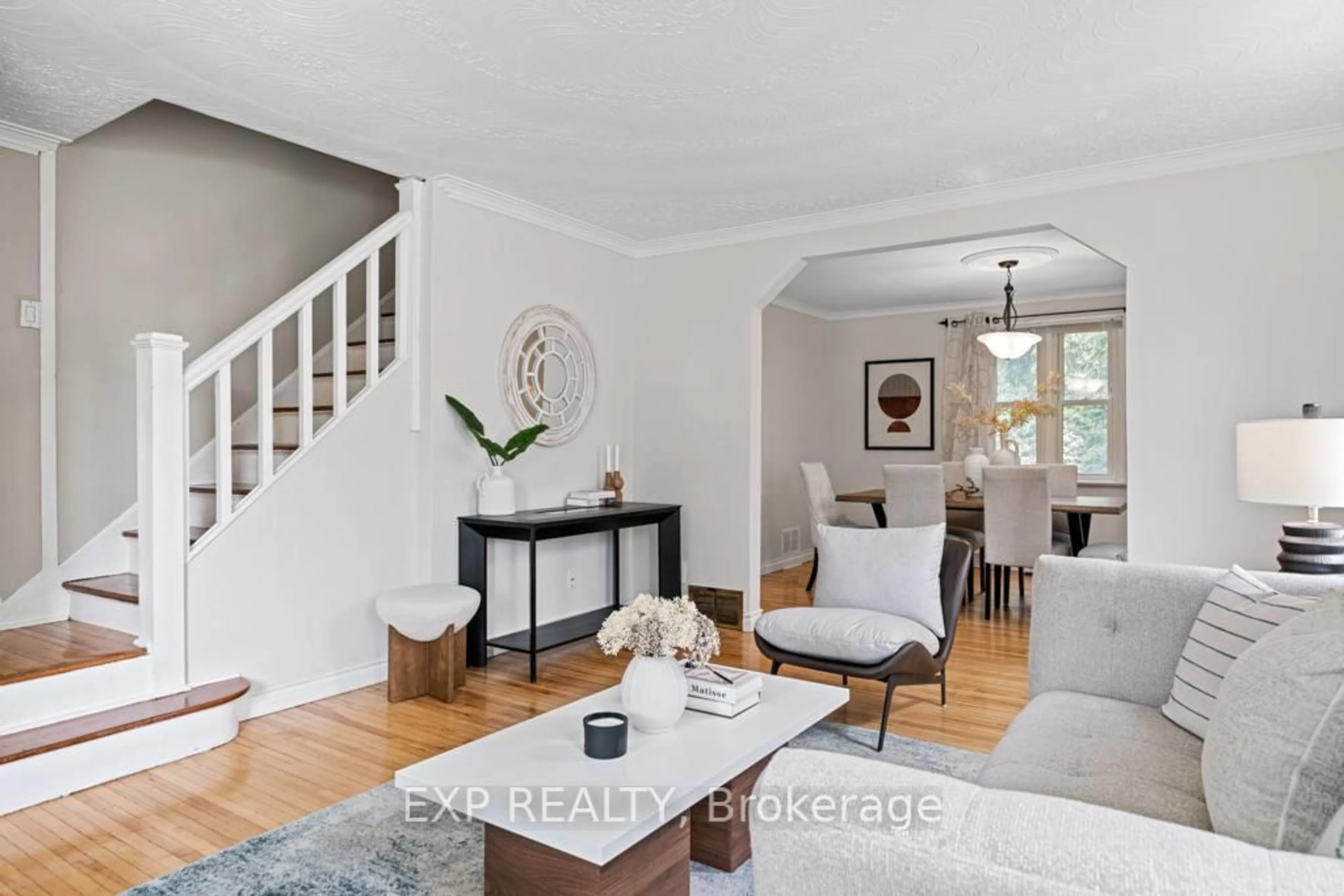 Living room with furniture, unknown for 207 Church St, Richmond Hill Ontario L4C 1W7