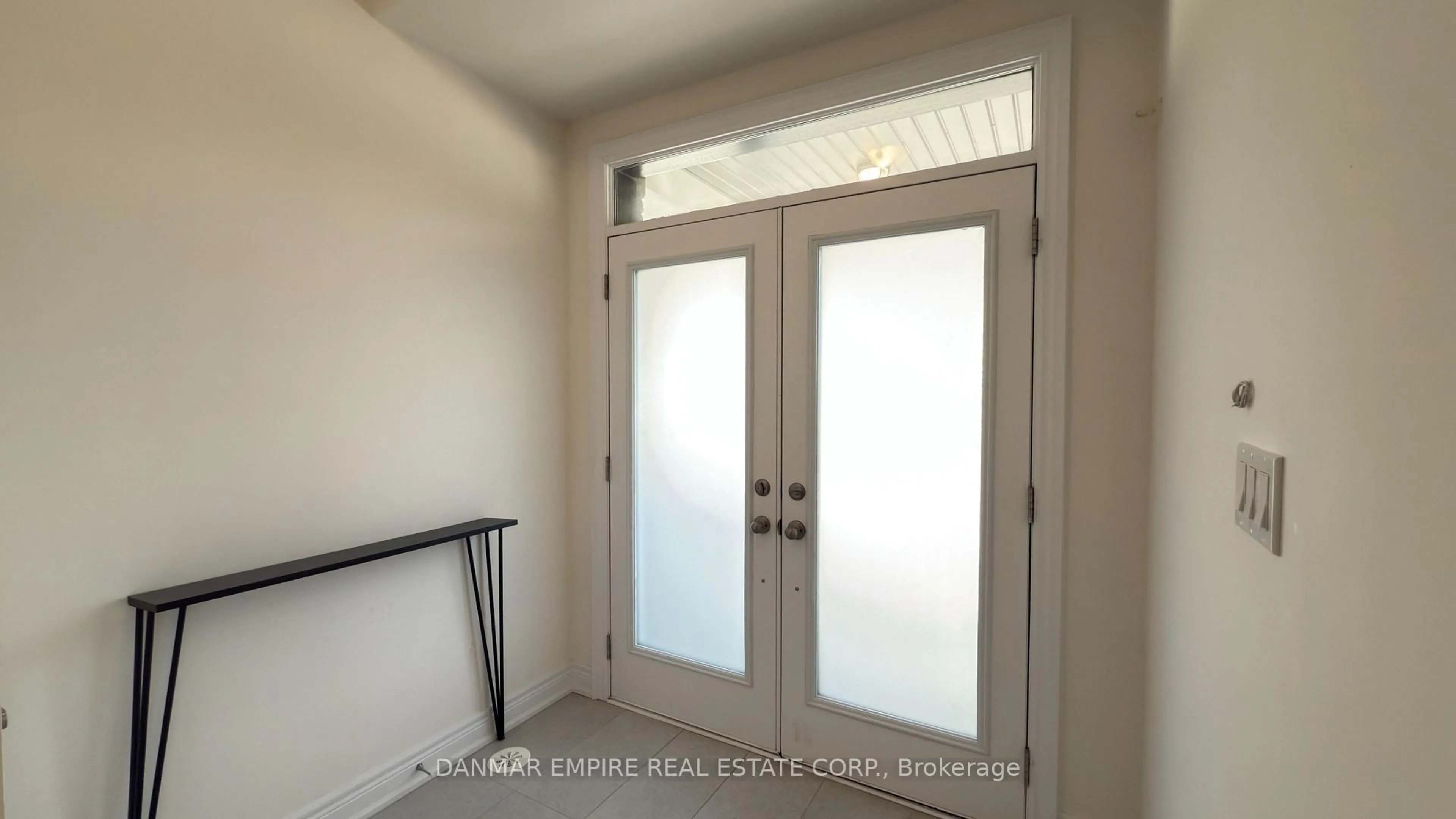 Indoor entryway for 6 Hiawatha Crt, Vaughan Ontario L4L 0J2