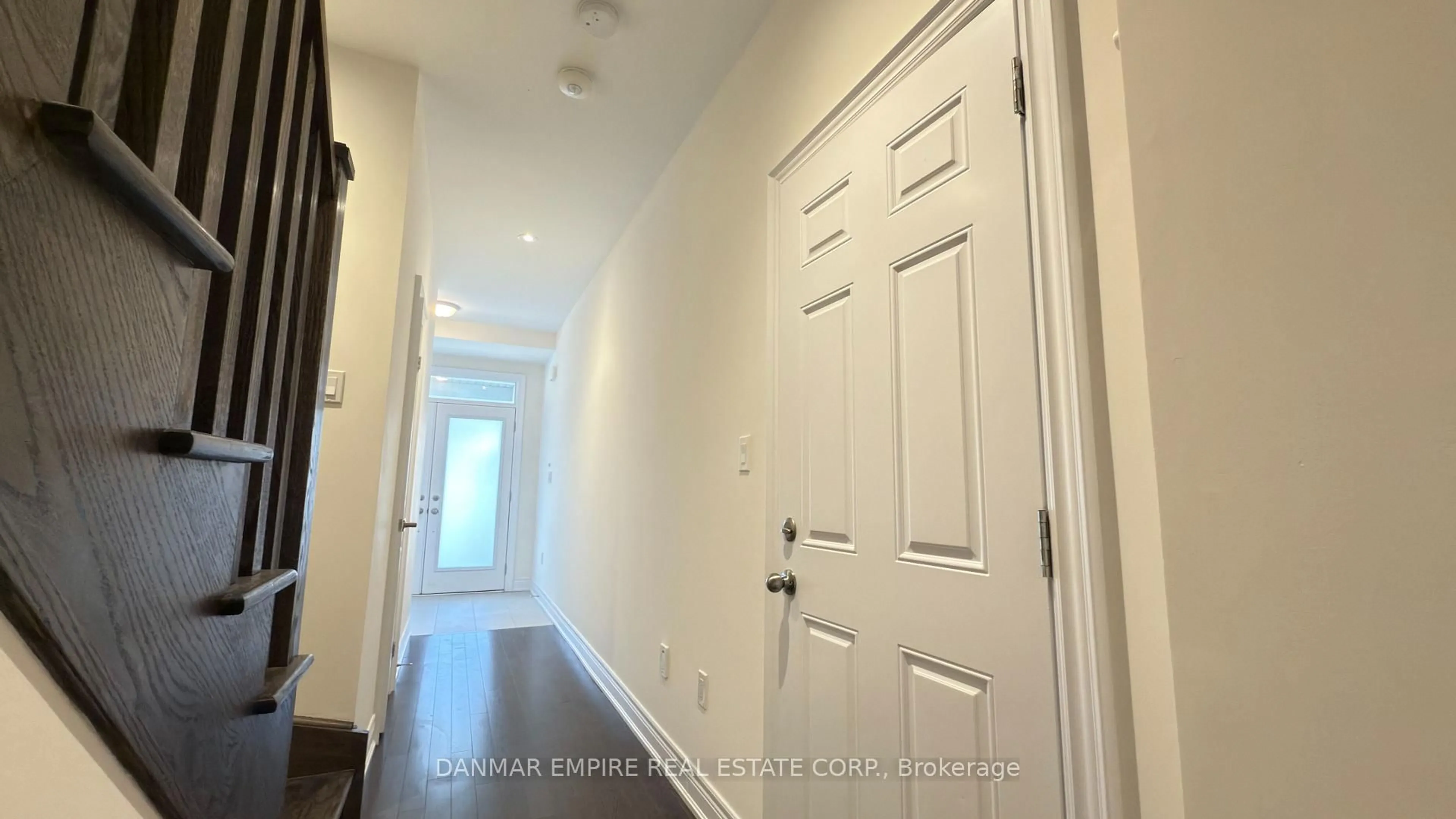 Indoor entryway for 6 Hiawatha Crt, Vaughan Ontario L4L 0J2