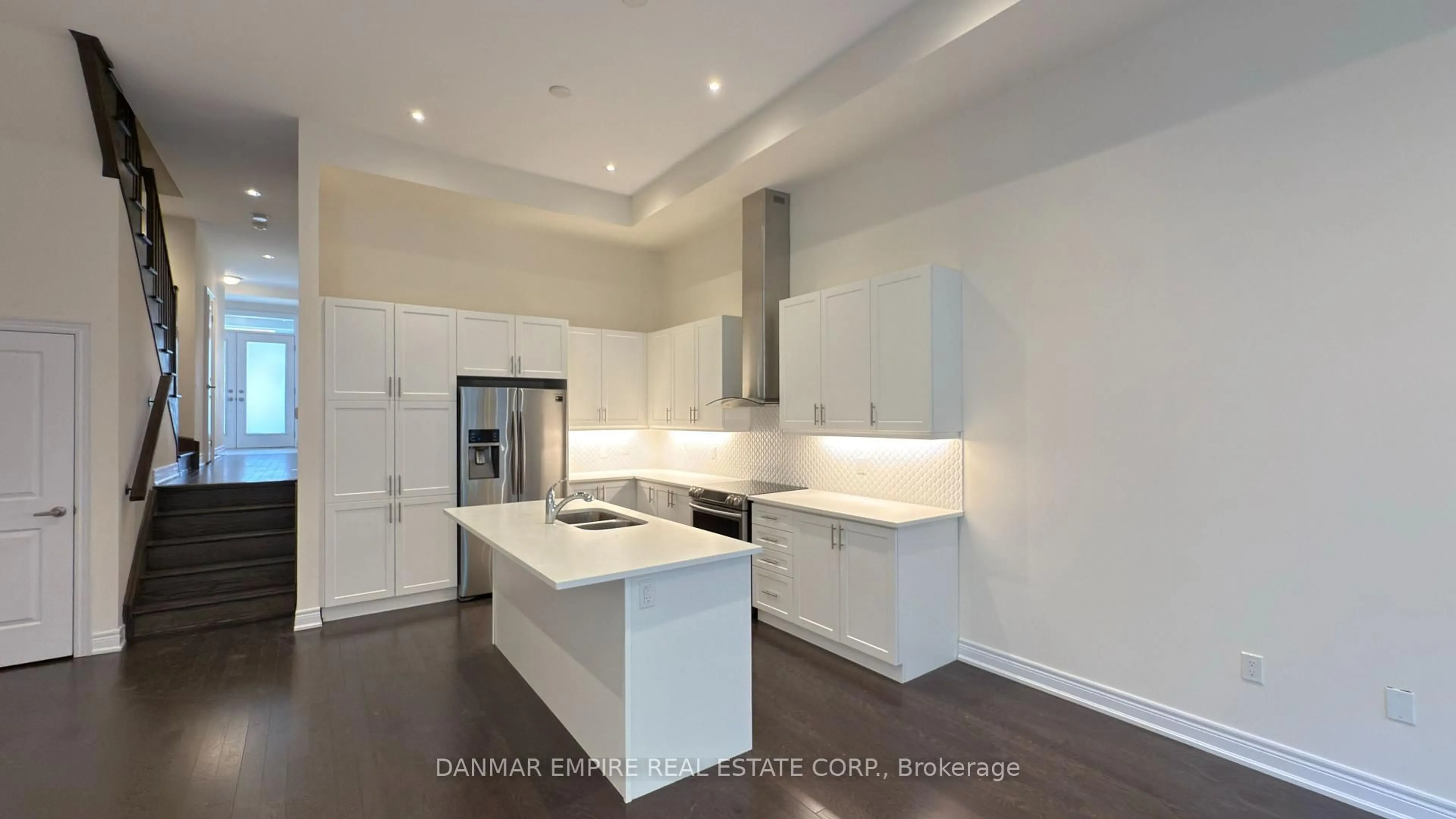 Open concept kitchen, ceramic/tile floor for 6 Hiawatha Crt, Vaughan Ontario L4L 0J2