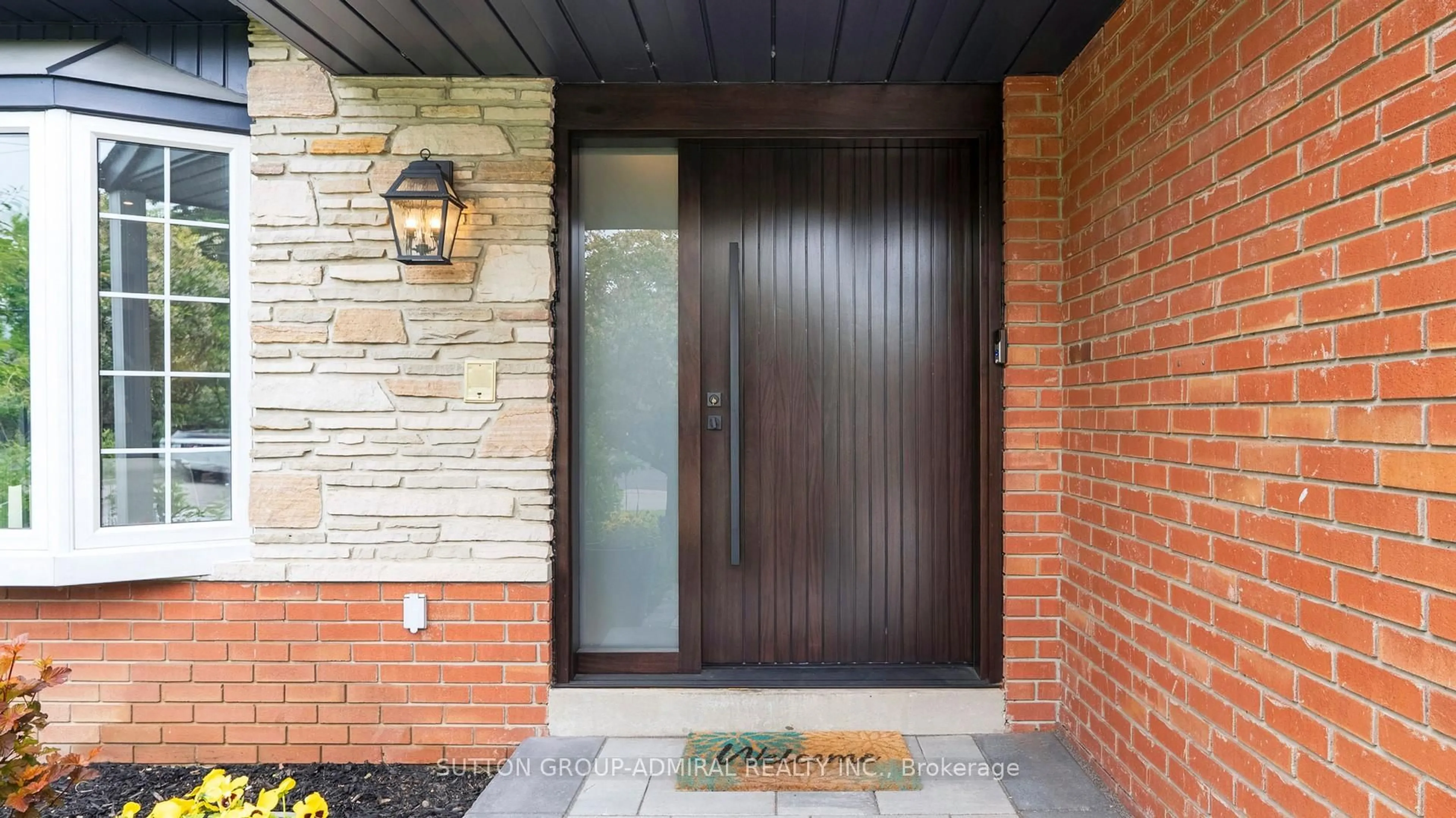 Indoor entryway for 14 Thorny Brae Dr, Markham Ontario L3T 3G4