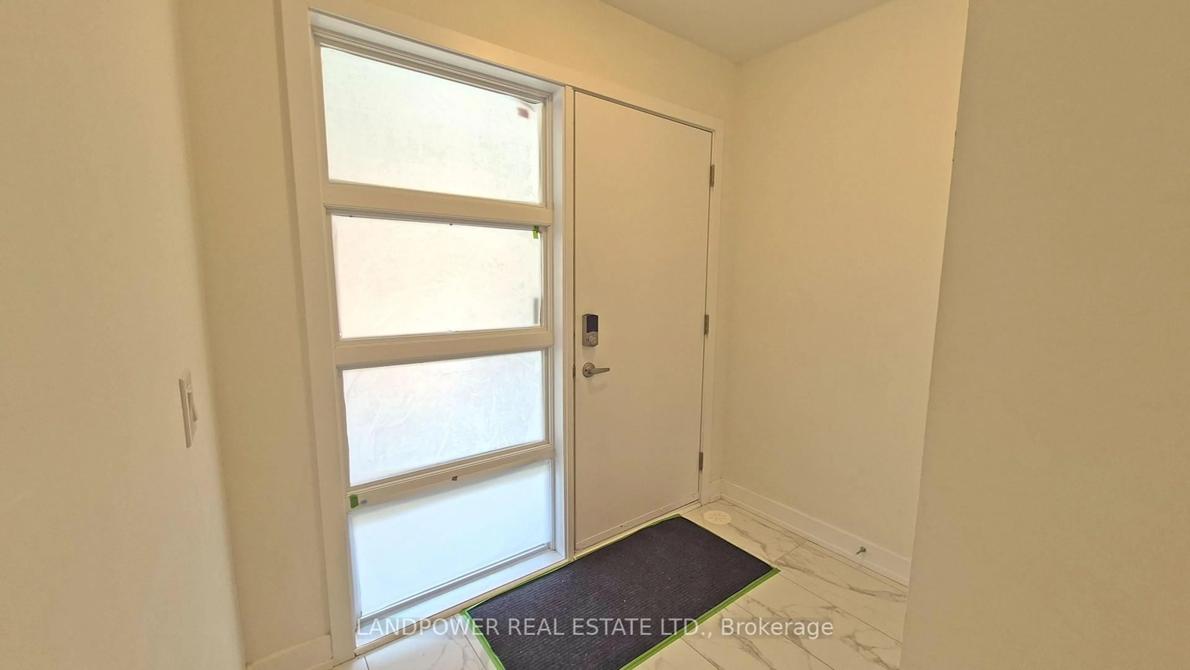 Indoor entryway for 21 Gilbert Wright Ave, Markham Ontario L6B 1H8