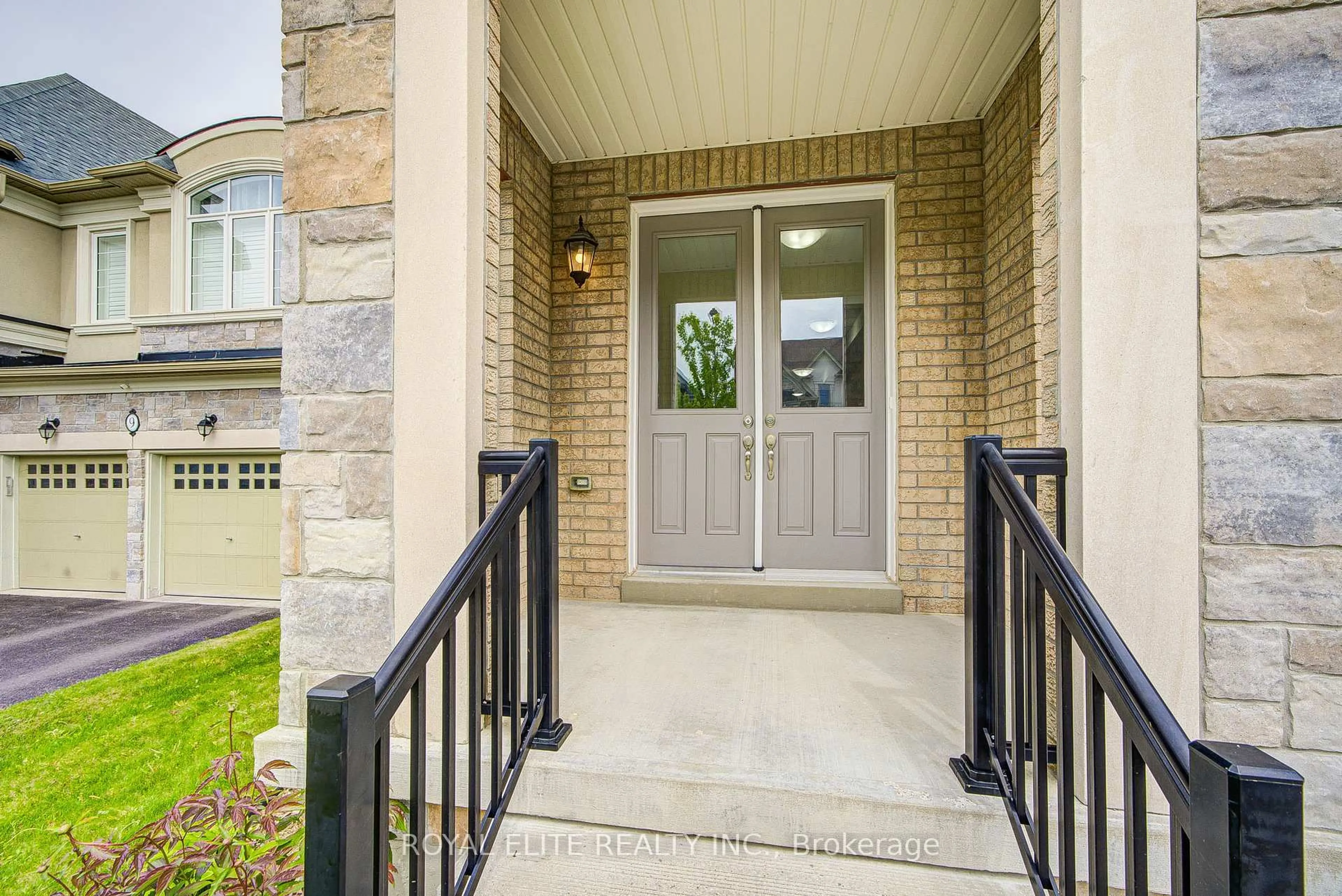 Indoor entryway for 7 Goldeneye Dr, East Gwillimbury Ontario L9N 0S6