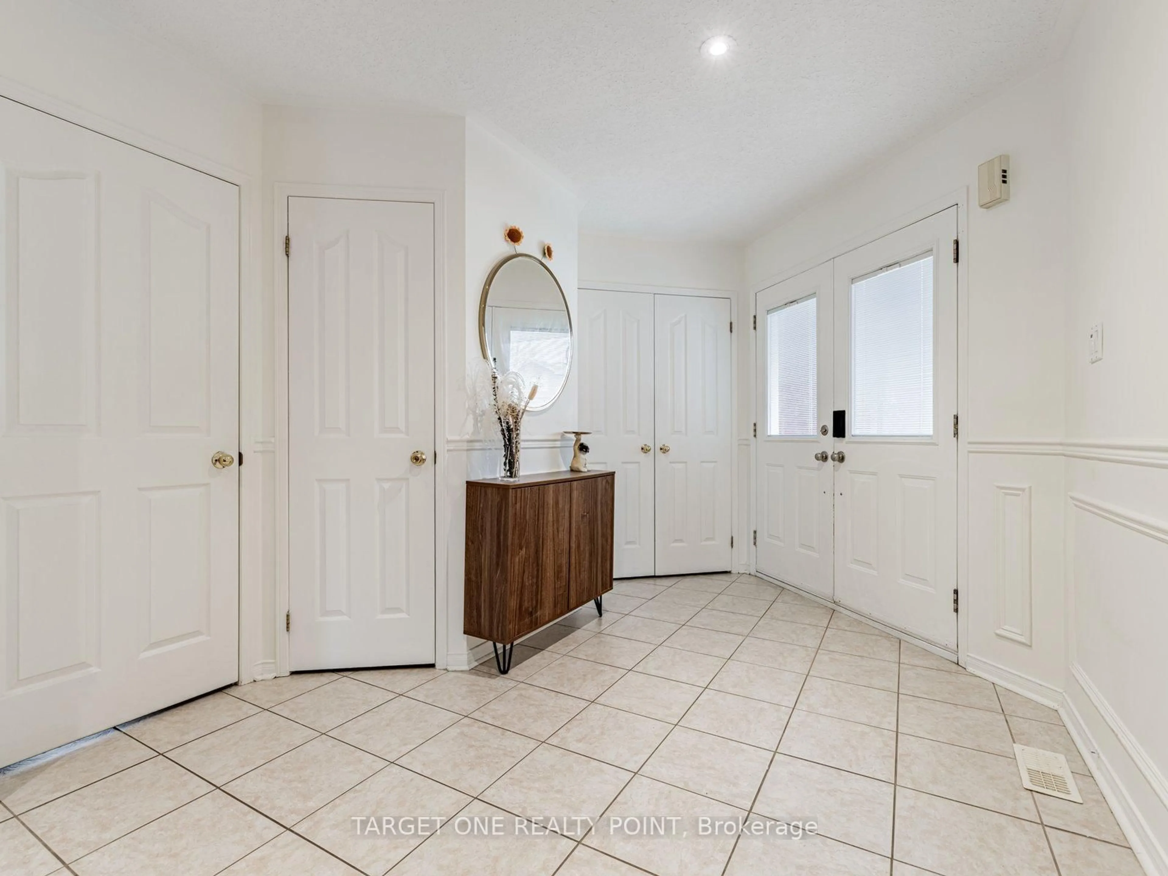 Indoor entryway for 36 Prince Dr, Bradford West Gwillimbury Ontario L3Z 3B7