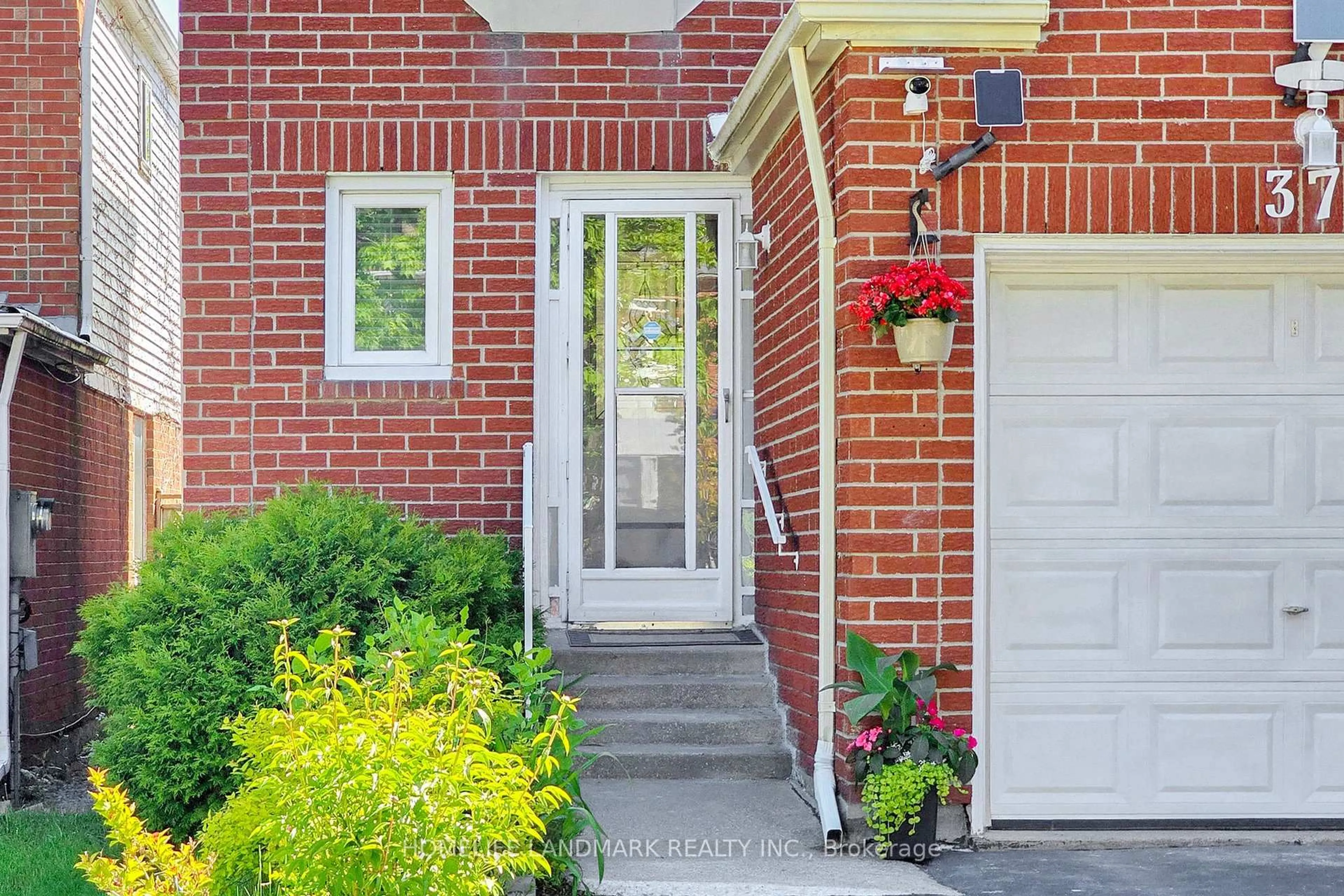 Home with brick exterior material, street for 37 Lansbury Crt, Vaughan Ontario L4J 5K1