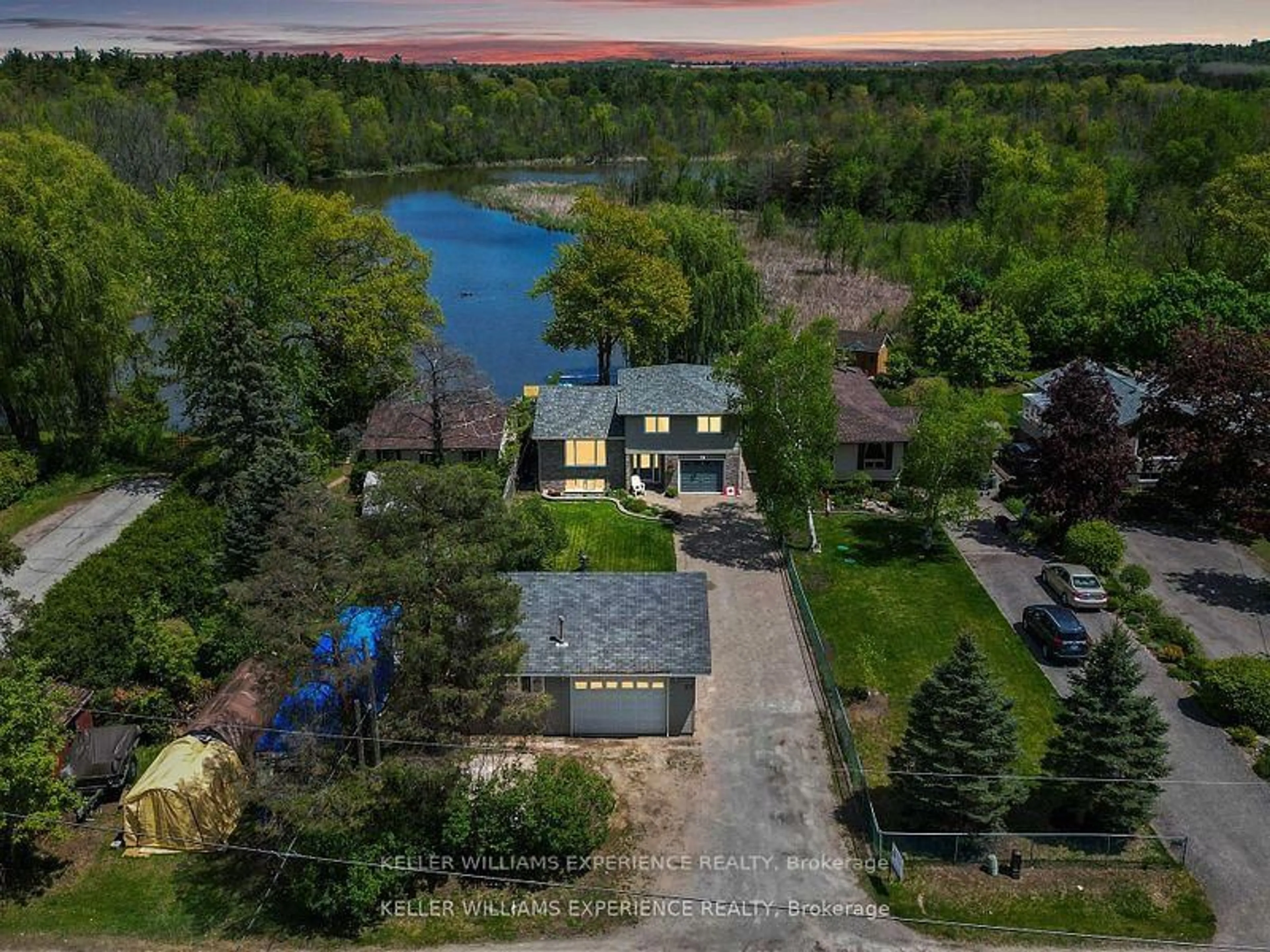 A pic from outside/outdoor area/front of a property/back of a property/a pic from drone, water/lake/river/ocean view for 27 Willow St, East Gwillimbury Ontario L9N 1J4