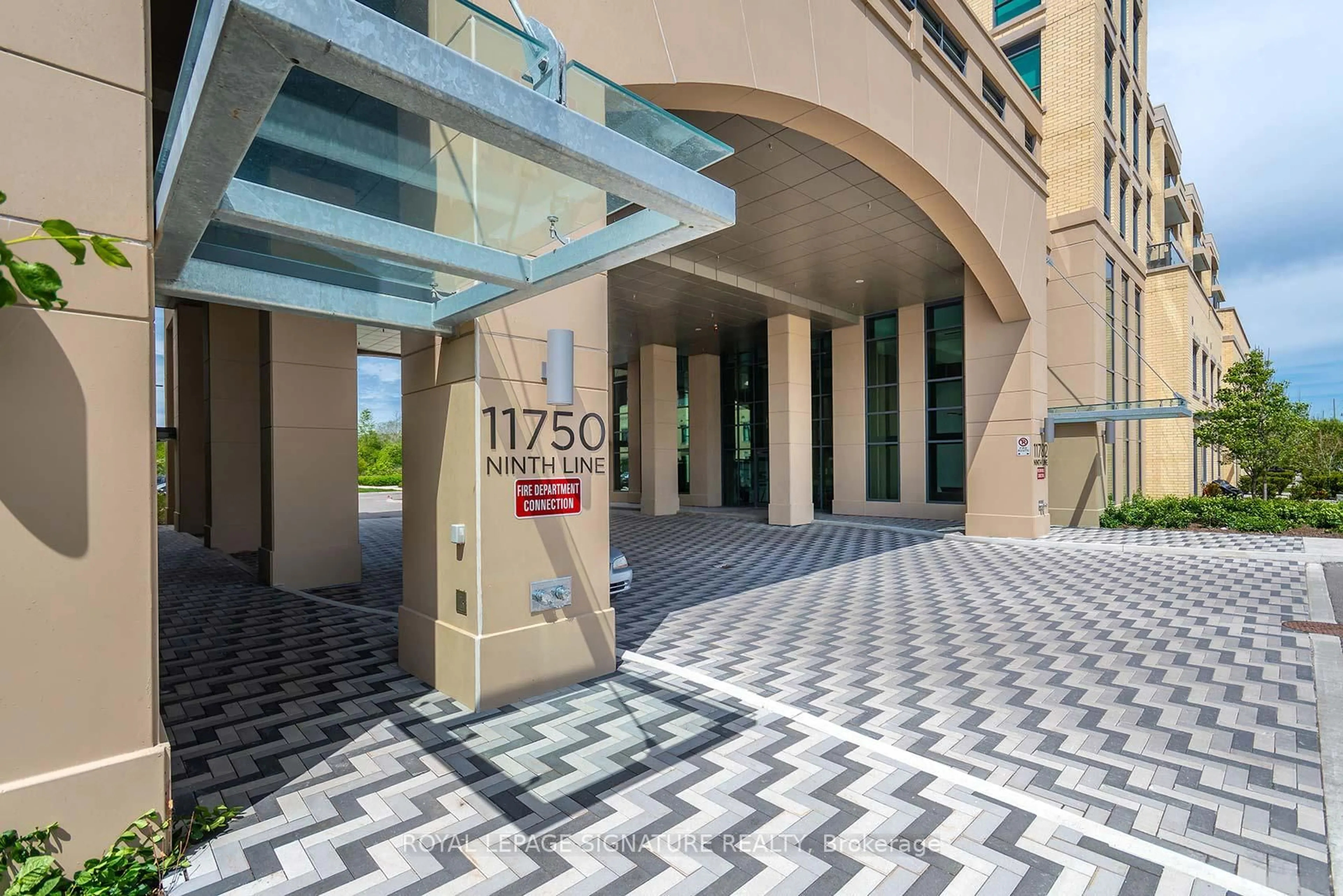 Indoor foyer for 11750 Ninth Line #427B, Whitchurch-Stouffville Ontario L4A 8B4
