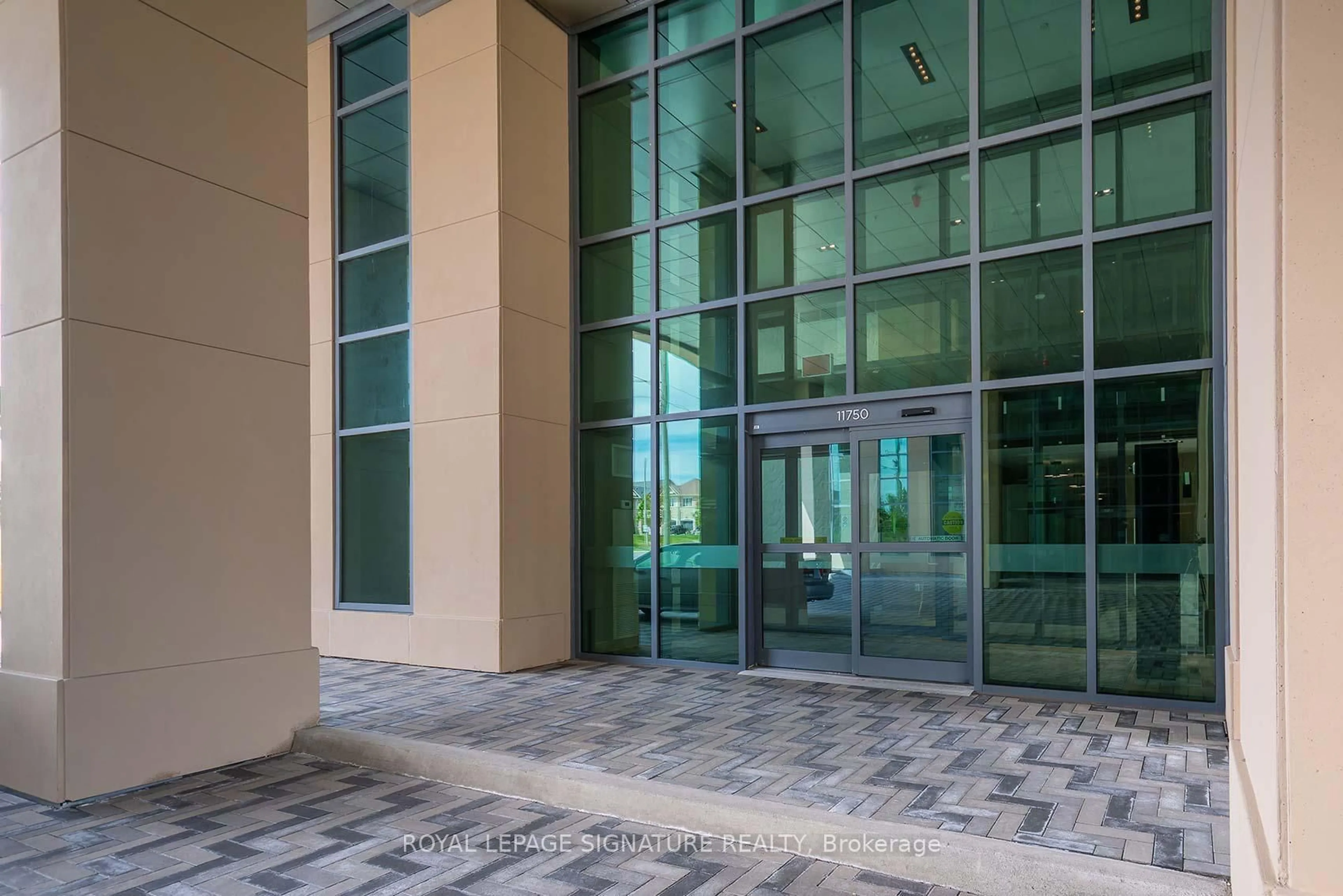 Indoor foyer for 11750 Ninth Line #427B, Whitchurch-Stouffville Ontario L4A 8B4