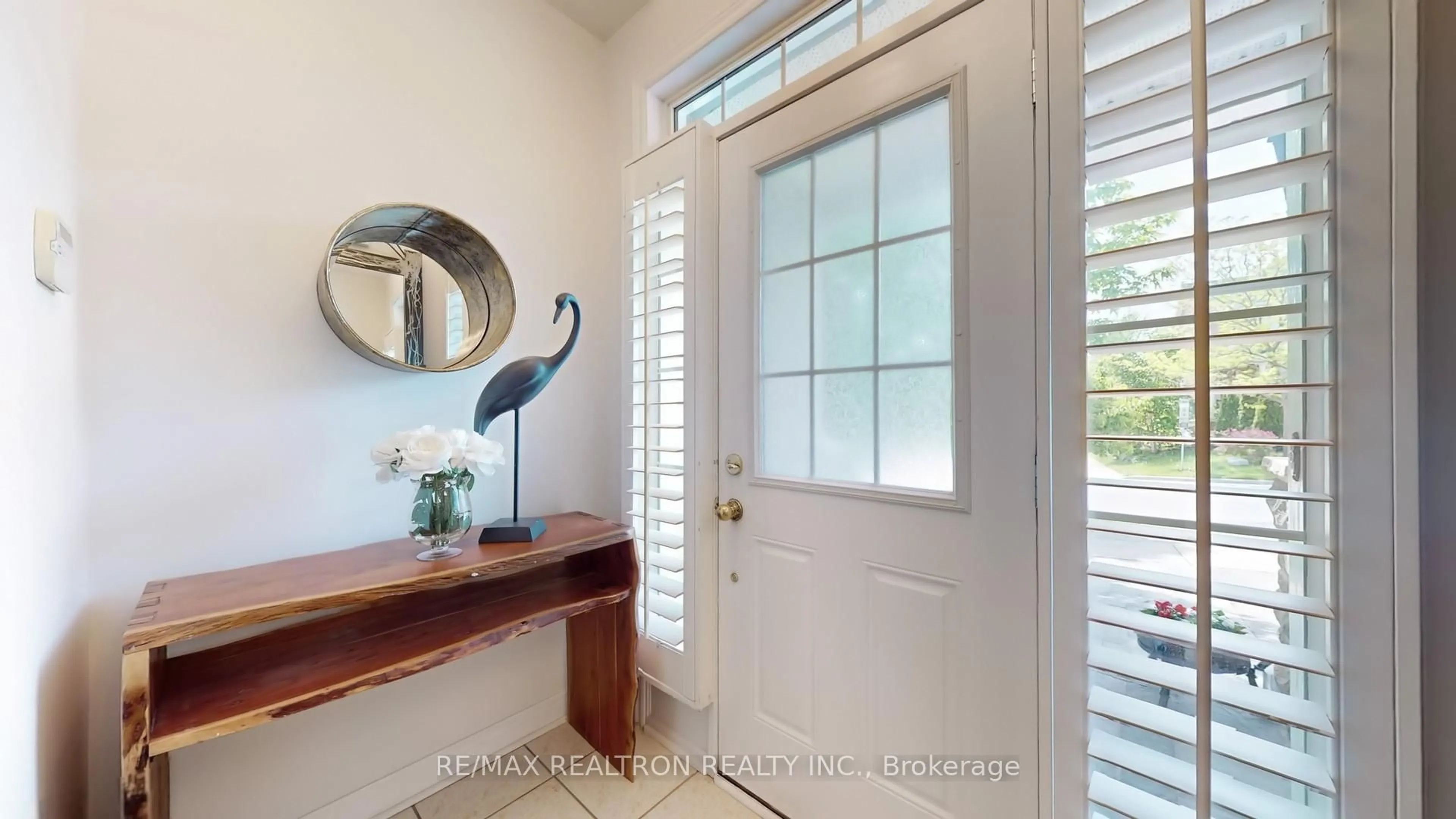 Indoor entryway for 72 Sir Sanford Fleming Way, Vaughan Ontario L6A 0T3