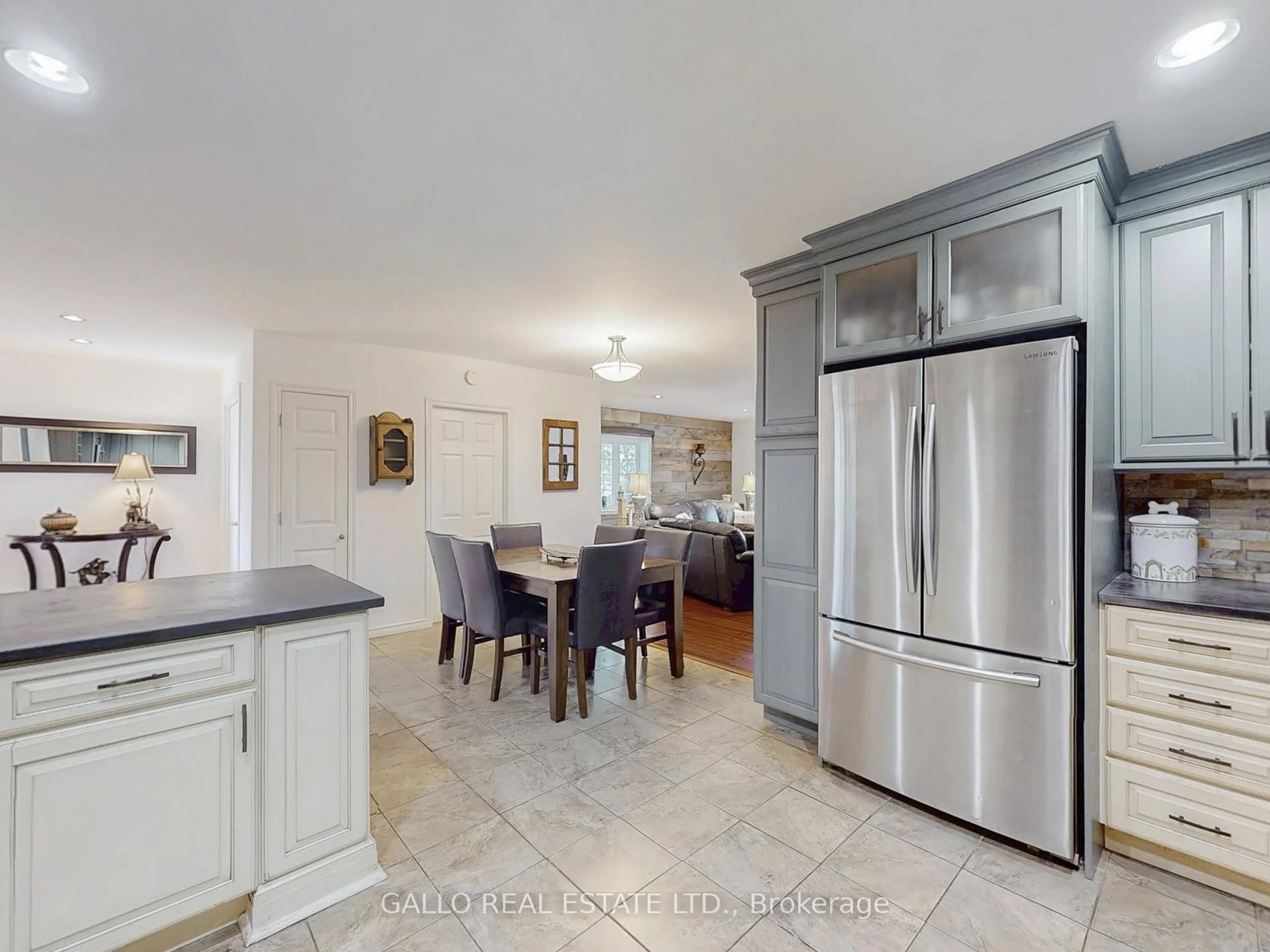 Open concept kitchen, ceramic/tile floor for 37 Windsor Dr, Whitchurch-Stouffville Ontario L4A 7X3