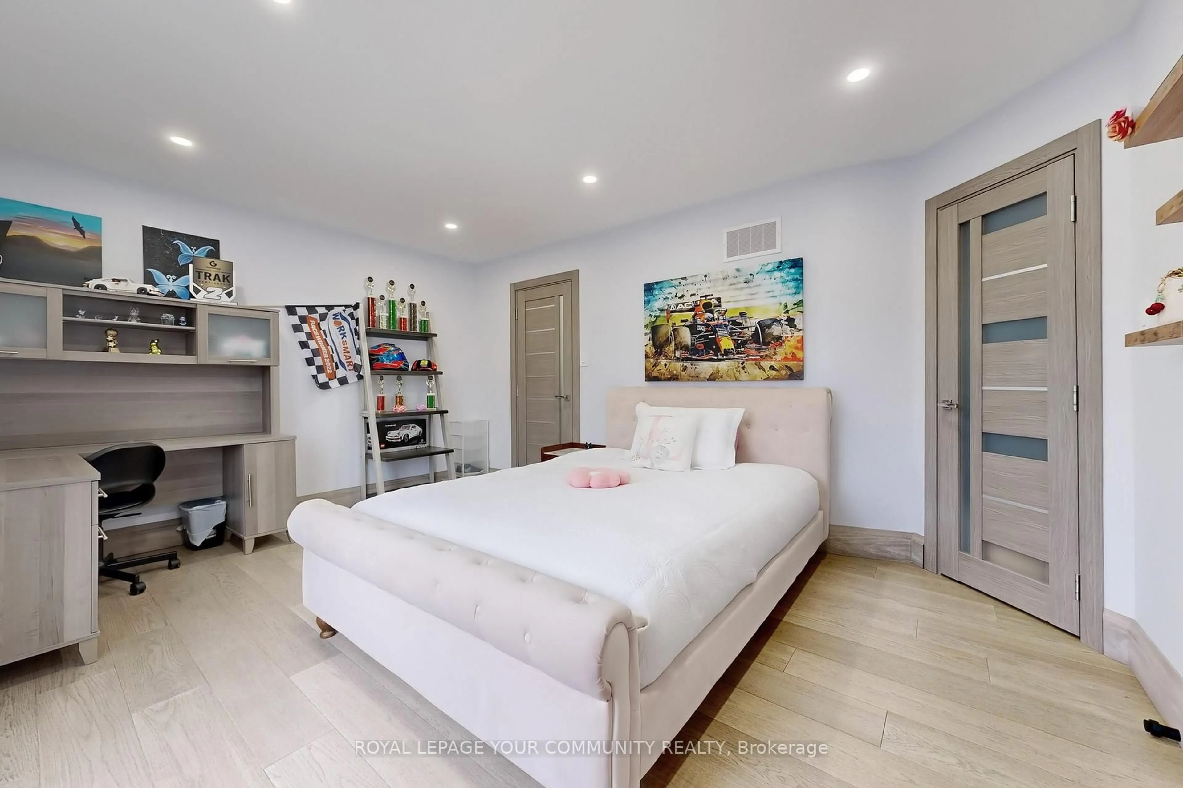 Bedroom with bed, wood/laminate floor for 1 Princess Isabella Crt, Vaughan Ontario L6A 4B3