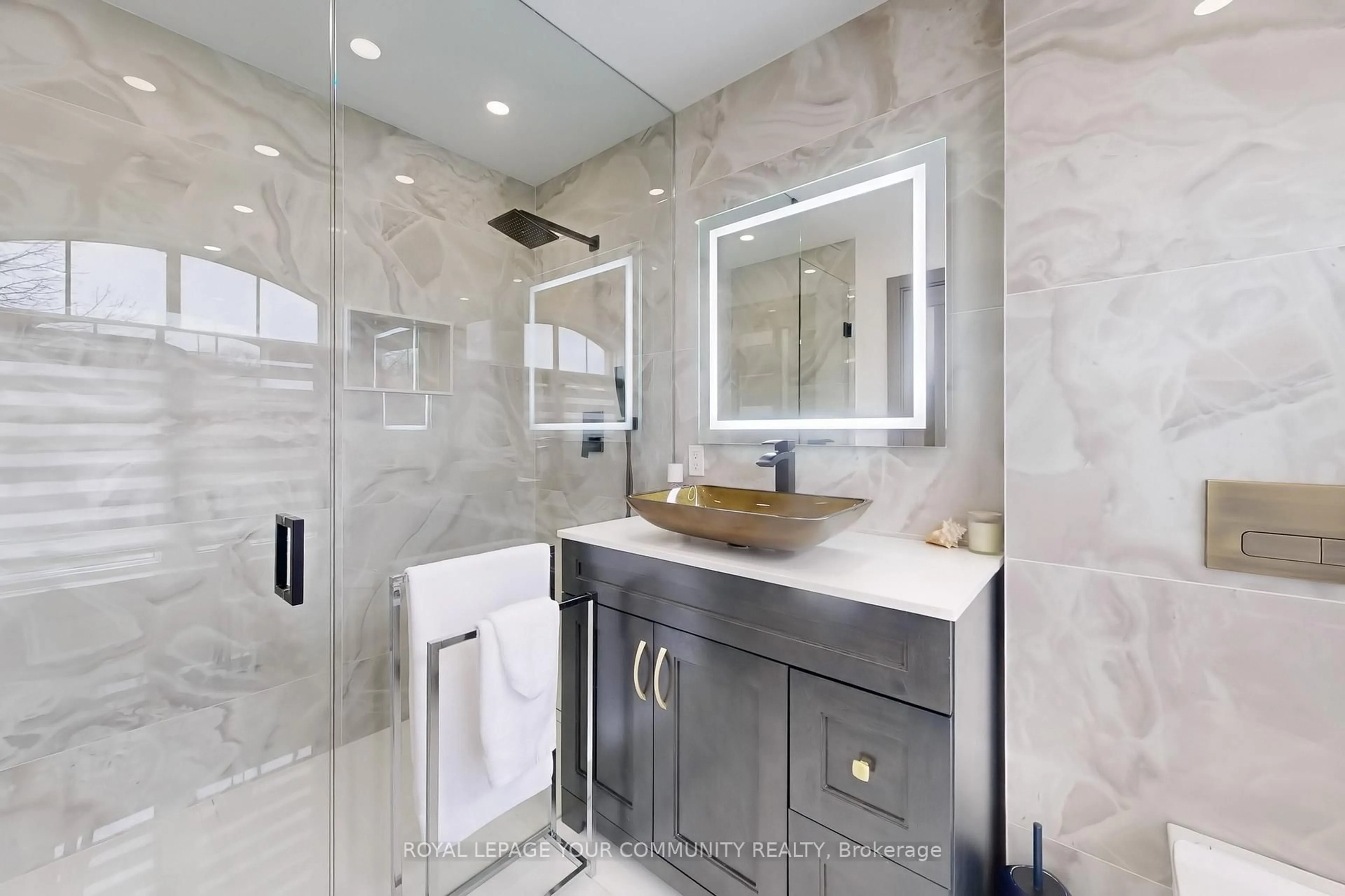 Contemporary bathroom, ceramic/tile floor for 1 Princess Isabella Crt, Vaughan Ontario L6A 4B3