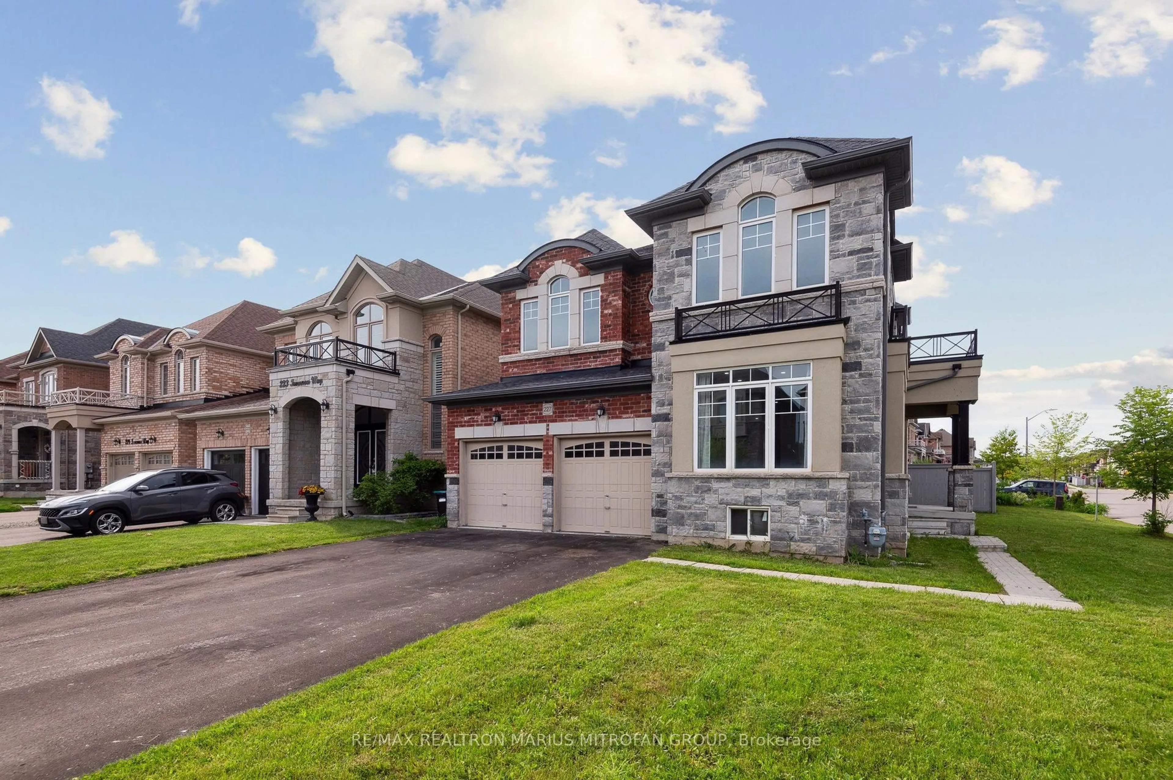 Home with brick exterior material, street for 227 Inverness Way, Bradford West Gwillimbury Ontario L3Z 0W6