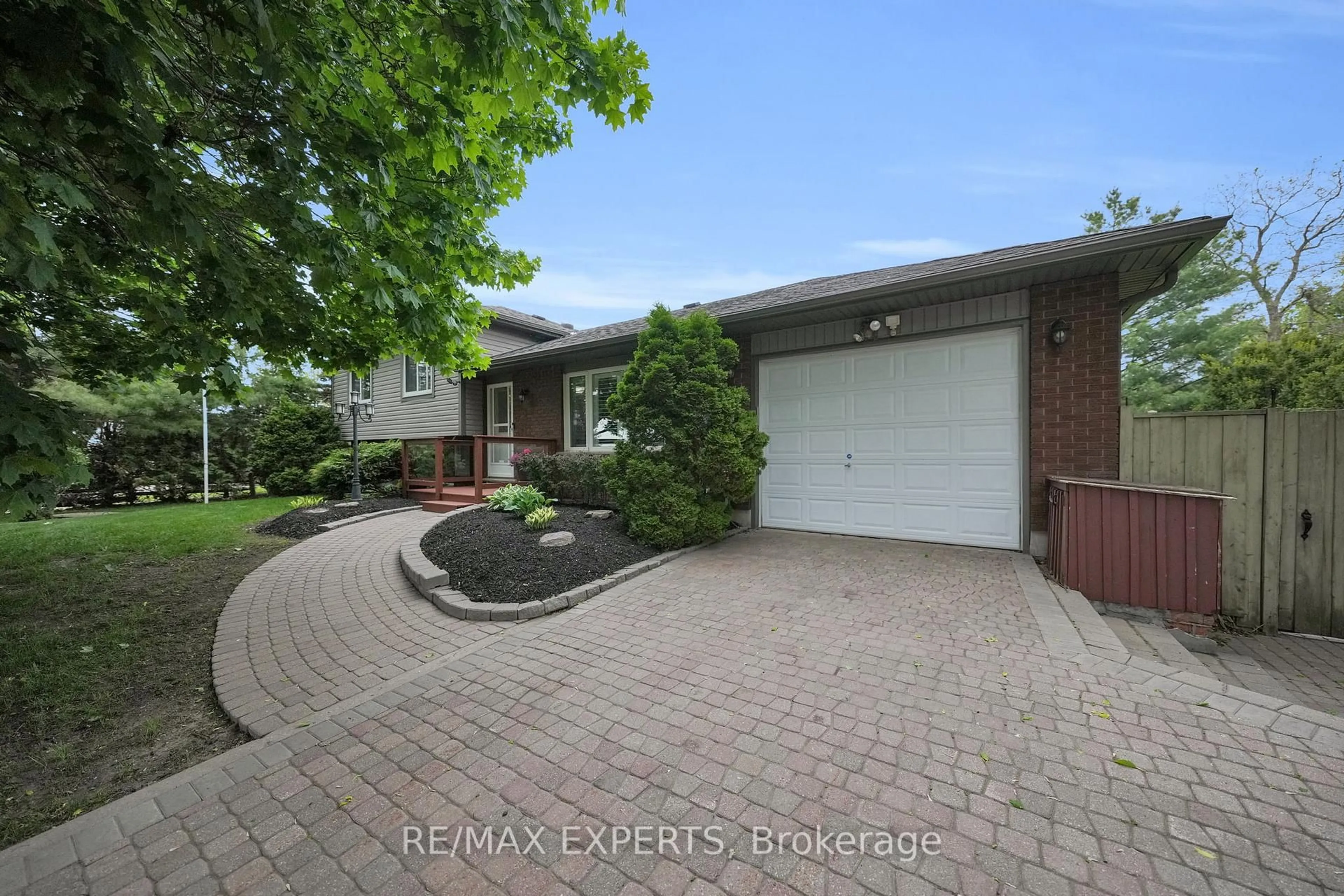 A pic from outside/outdoor area/front of a property/back of a property/a pic from drone, street for 6431 11th Line, Essa Ontario L0L 2N2