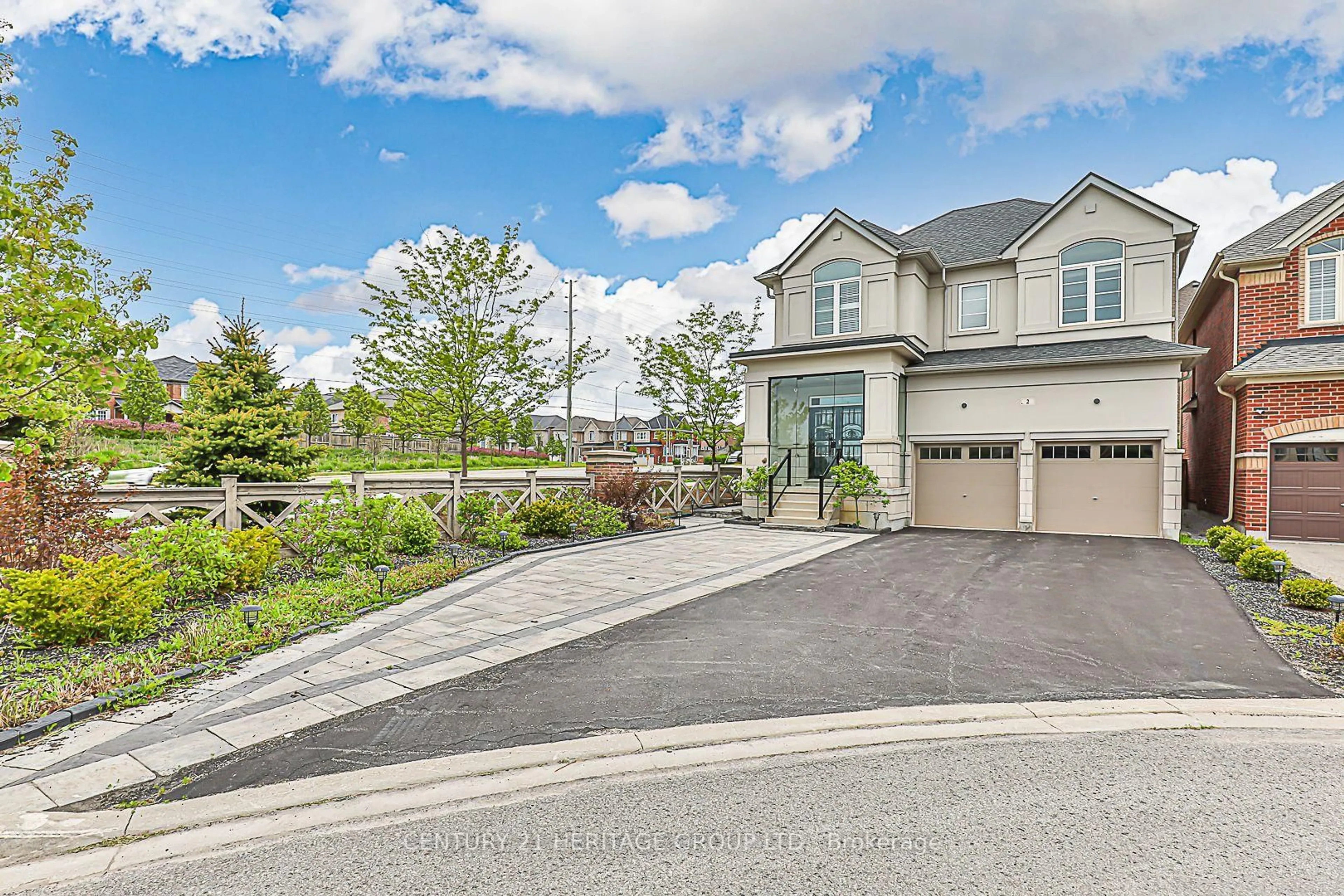 Unknown for 2 Roy Harper Ave, Aurora Ontario L4G 0V4