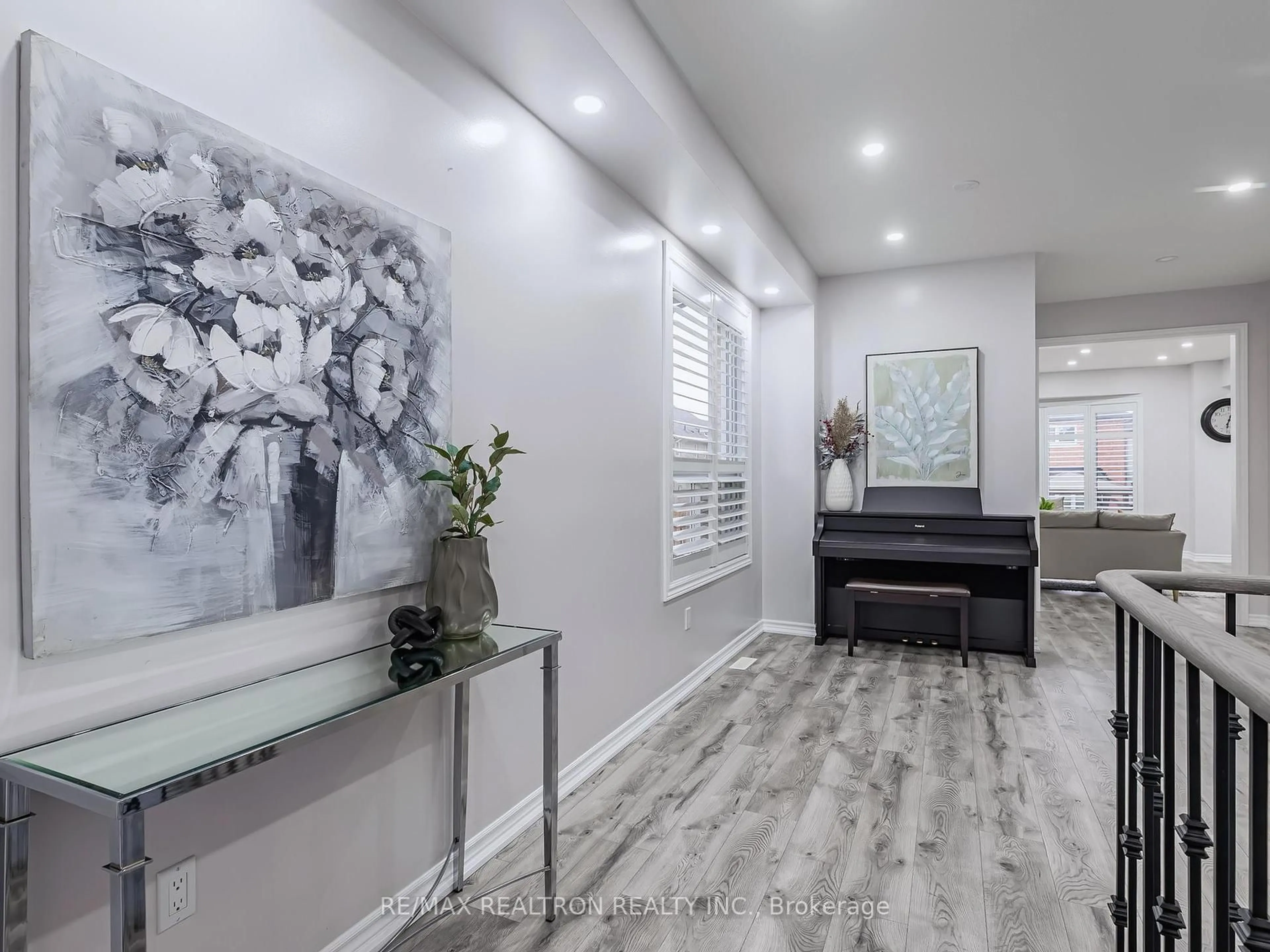 Indoor entryway for 59 Lampkin St, Georgina Ontario L0E 1R0