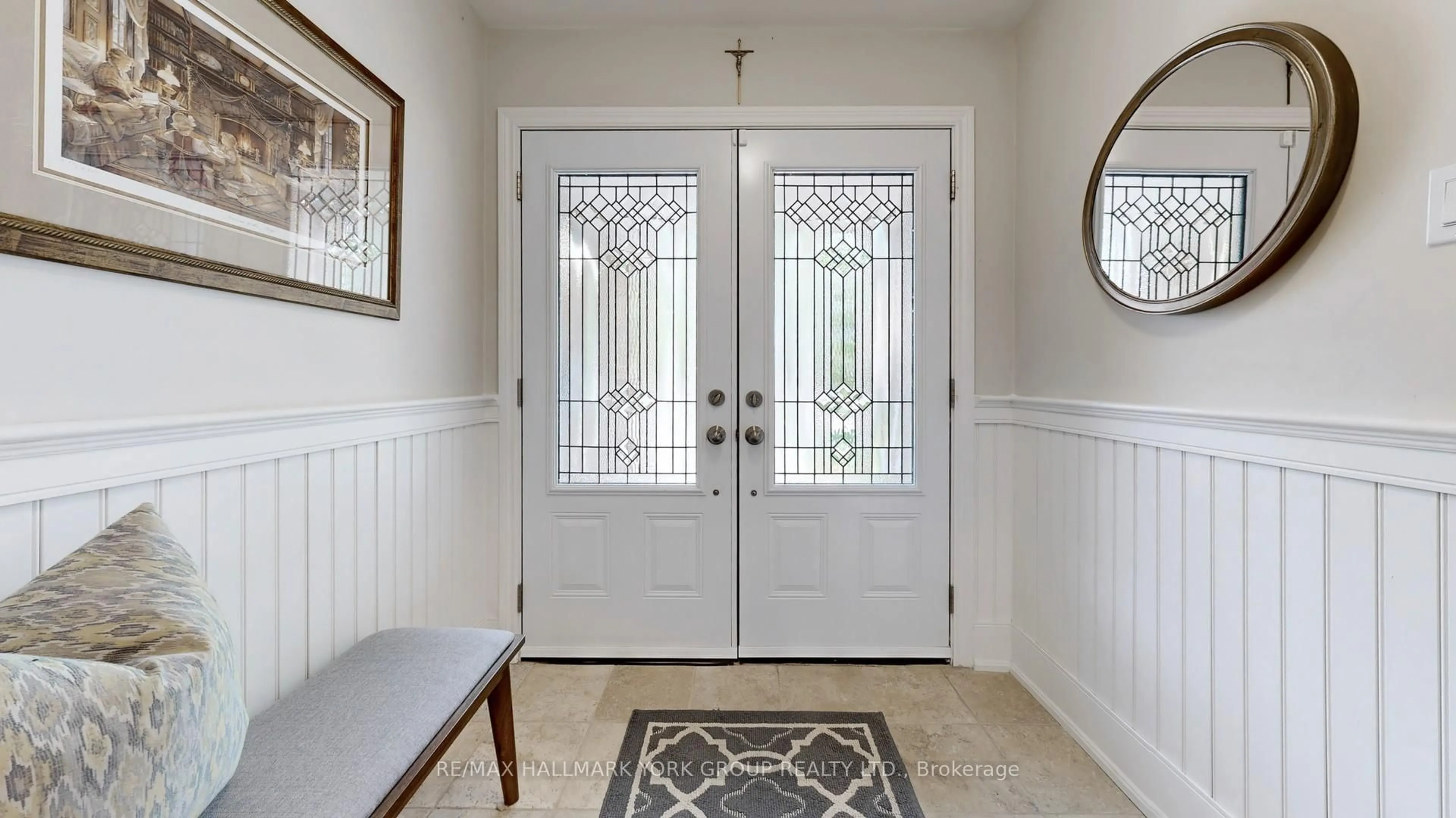 Indoor entryway for 213 Kemano Rd, Aurora Ontario L4G 4Z1