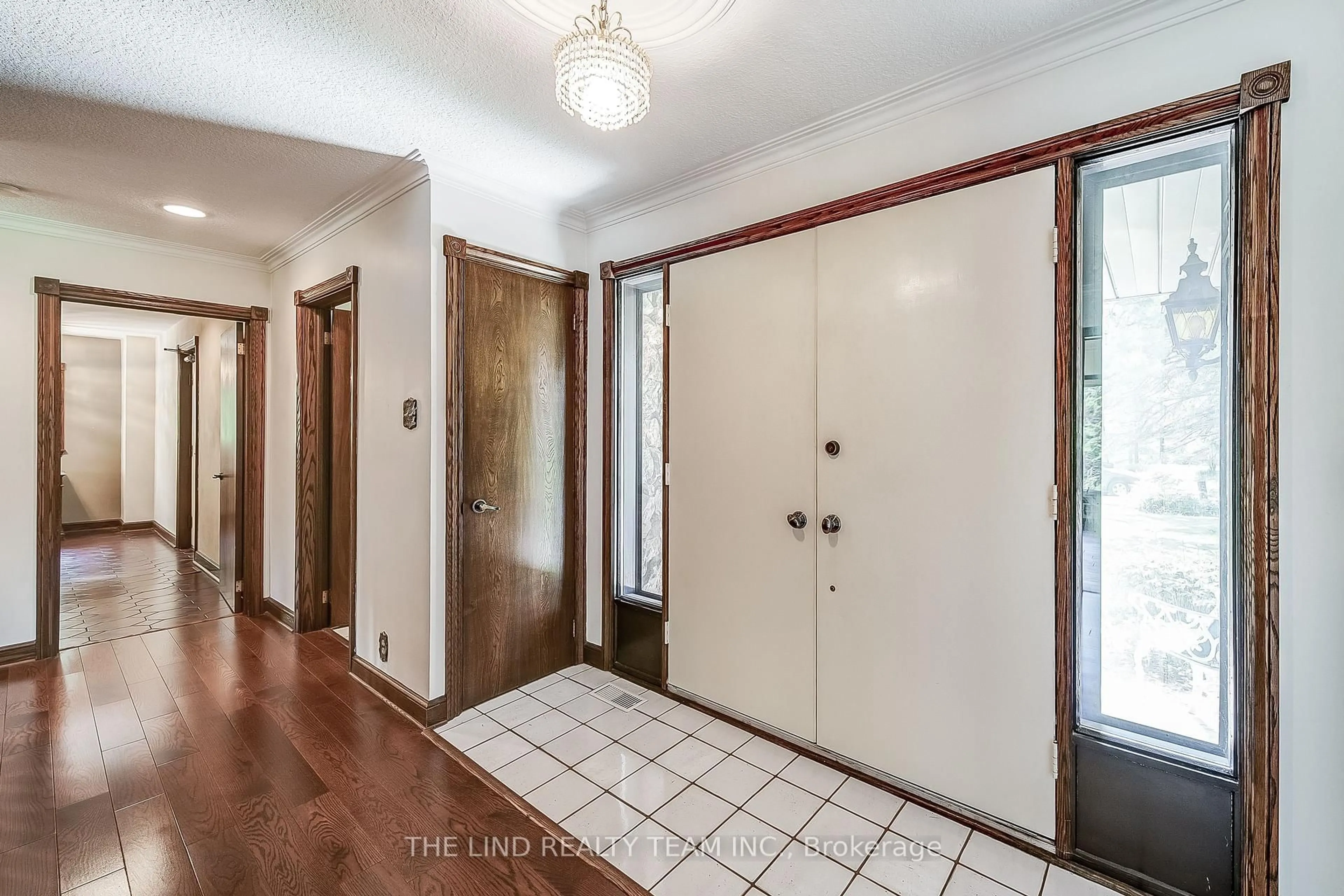 Indoor entryway for 231 Ridge Rd, Aurora Ontario L4G 0M3