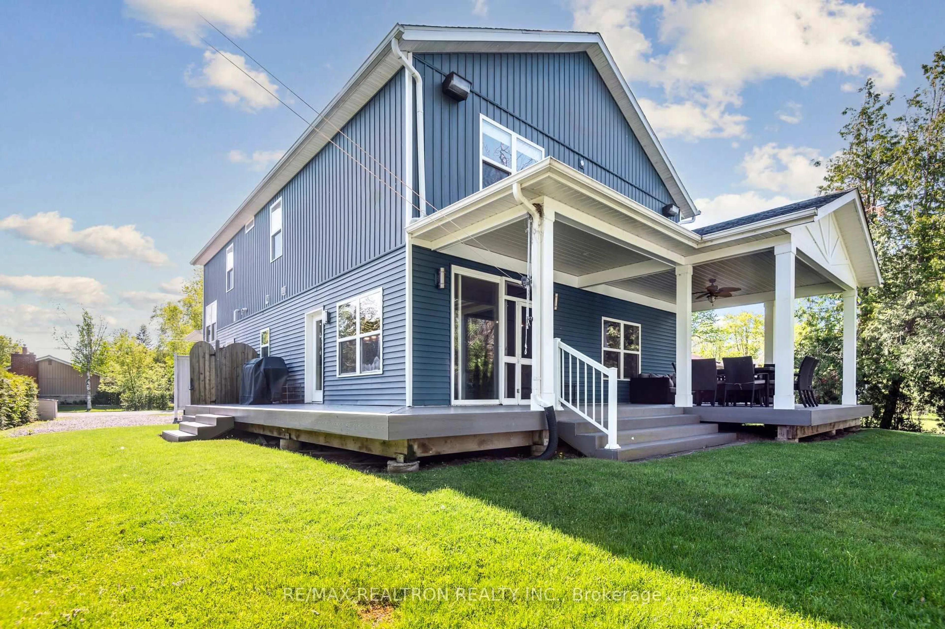 Home with vinyl exterior material, unknown for 1231 Temple Ave, Innisfil Ontario L0L 1C0