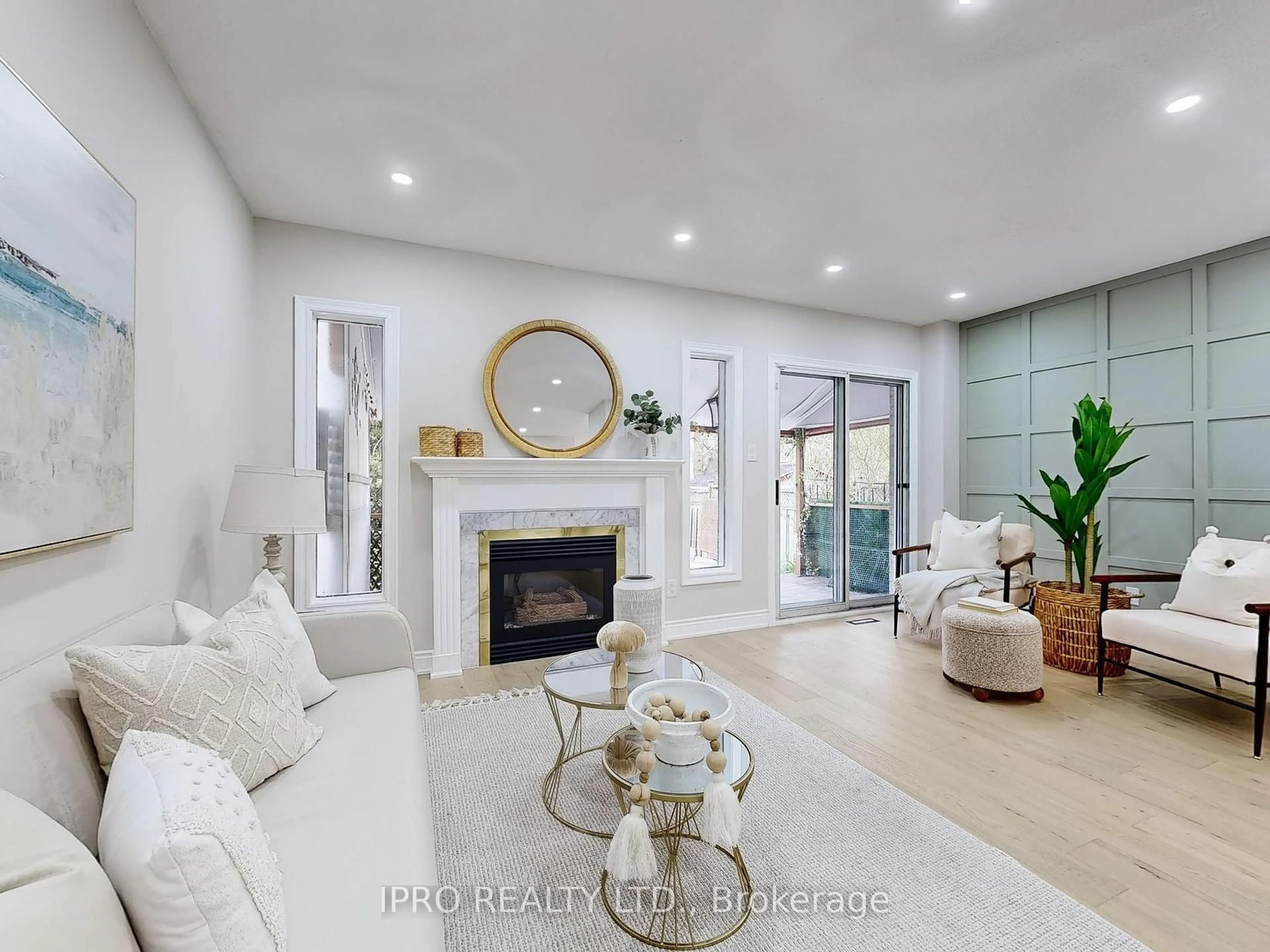 Living room with furniture, unknown for 19 Indigo St, Richmond Hill Ontario L4S 1W2