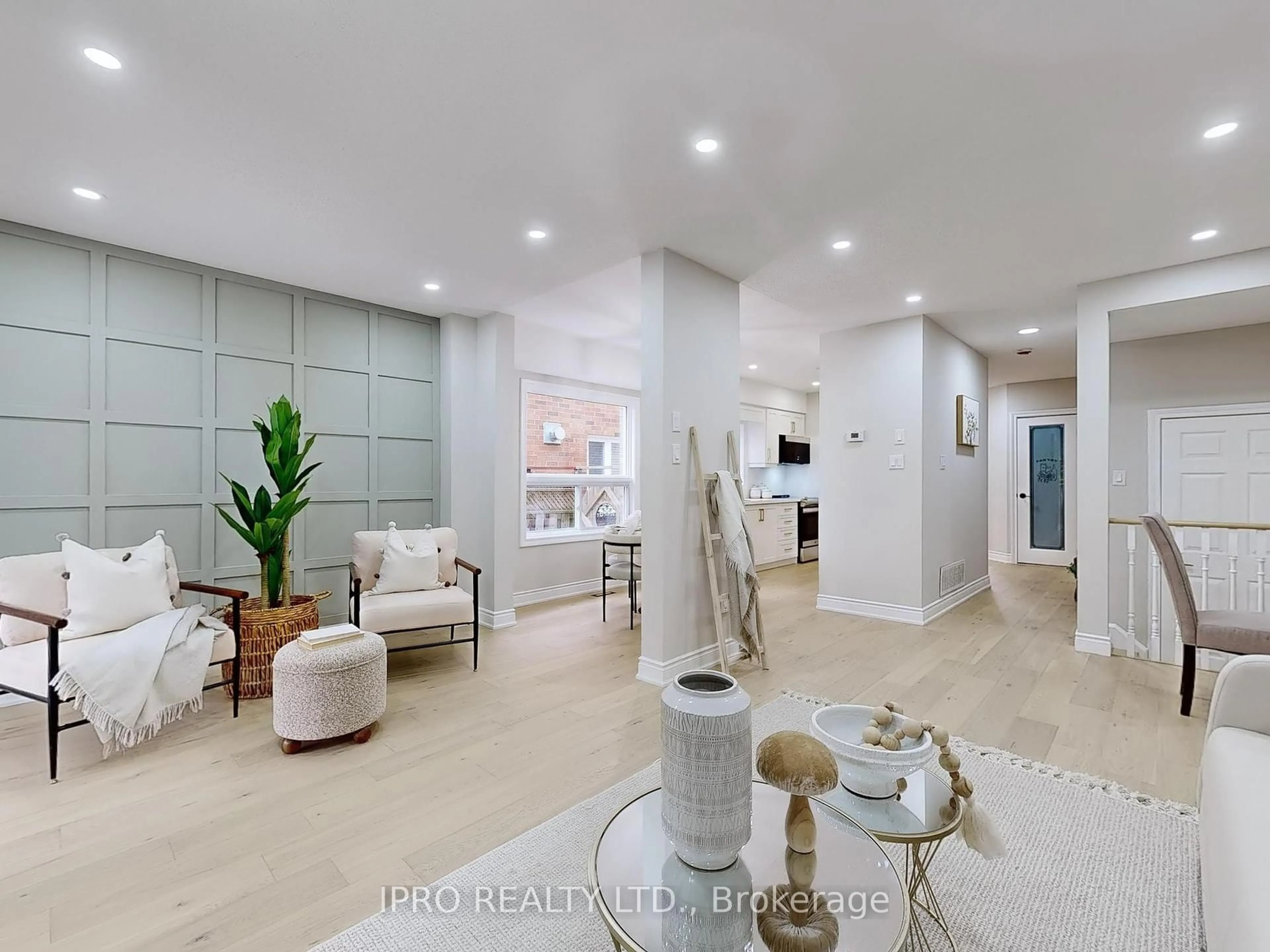 Indoor foyer for 19 Indigo St, Richmond Hill Ontario L4S 1W2