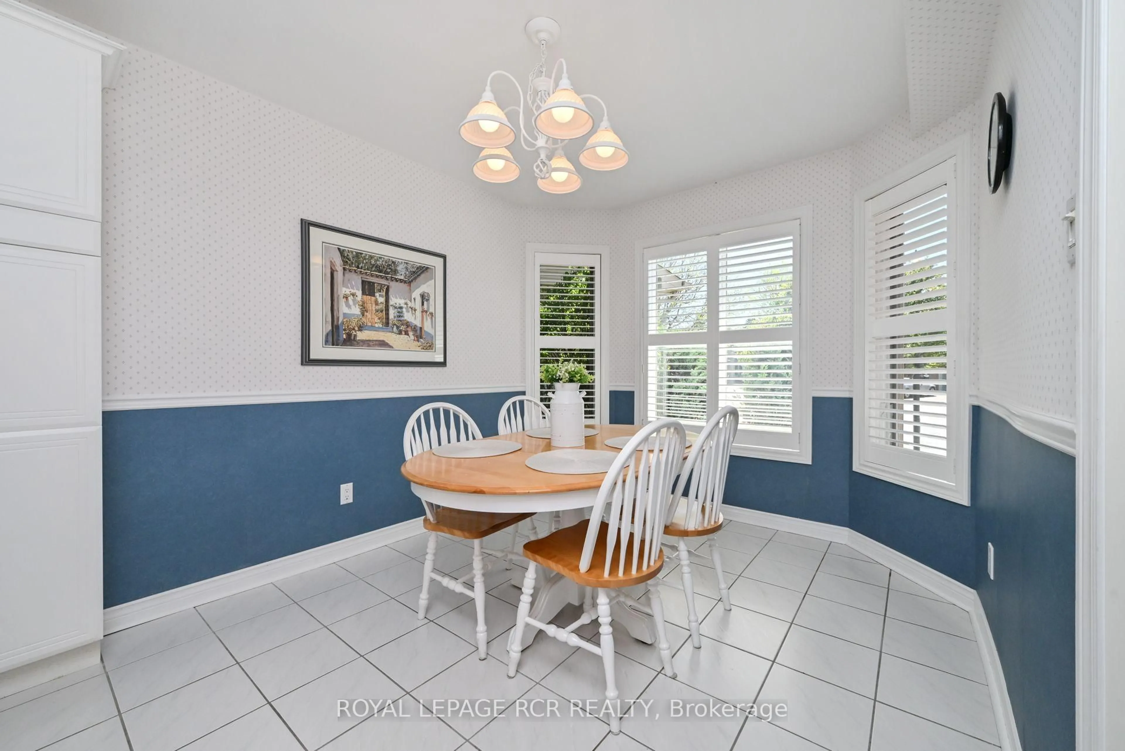 Dining room, ceramic/tile floor for 6 Belair Pl, New Tecumseth Ontario L9R 1Z1