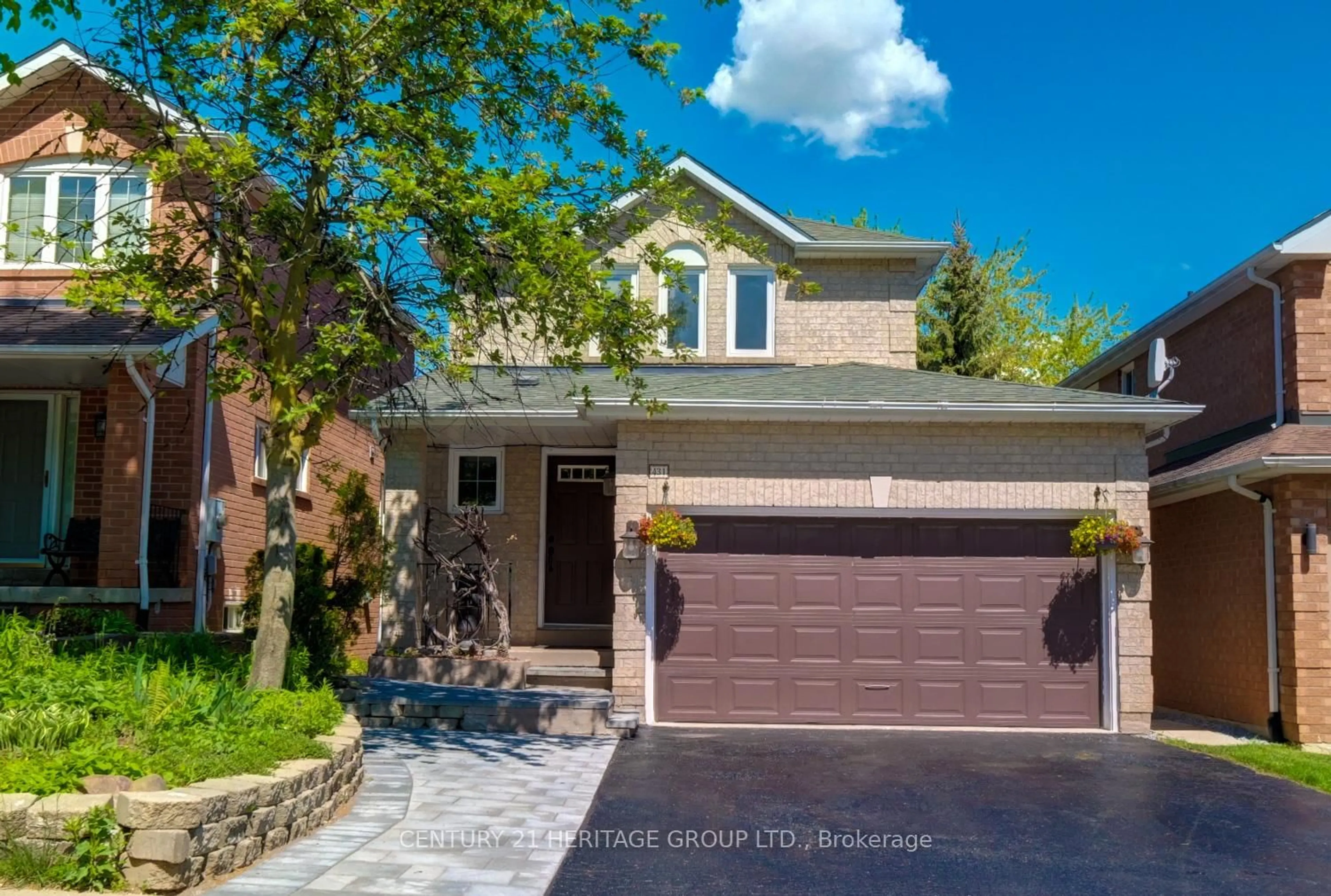 Home with brick exterior material, street for 431 Carruthers Ave, Newmarket Ontario L3X 2C1