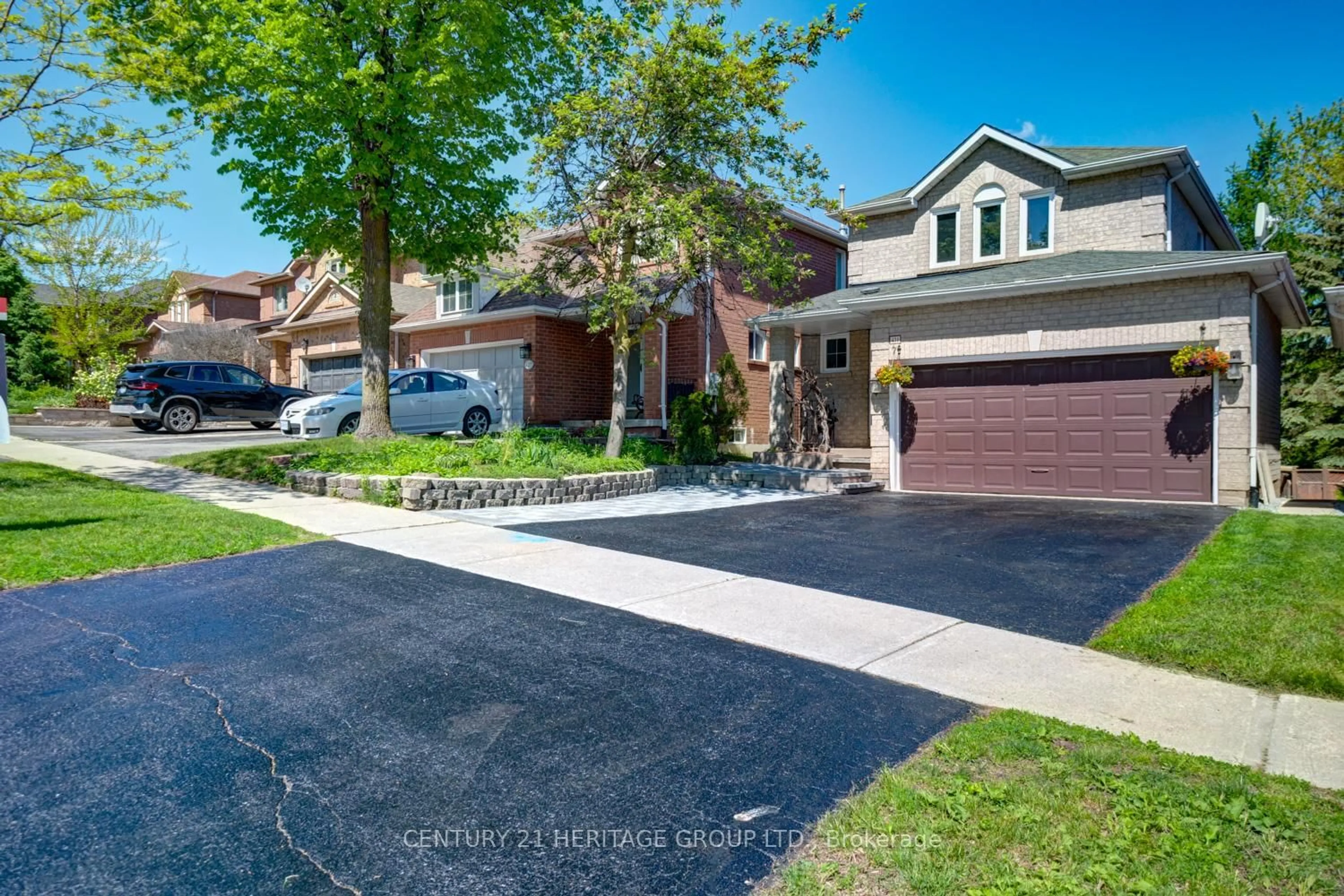 Unknown for 431 Carruthers Ave, Newmarket Ontario L3X 2C1