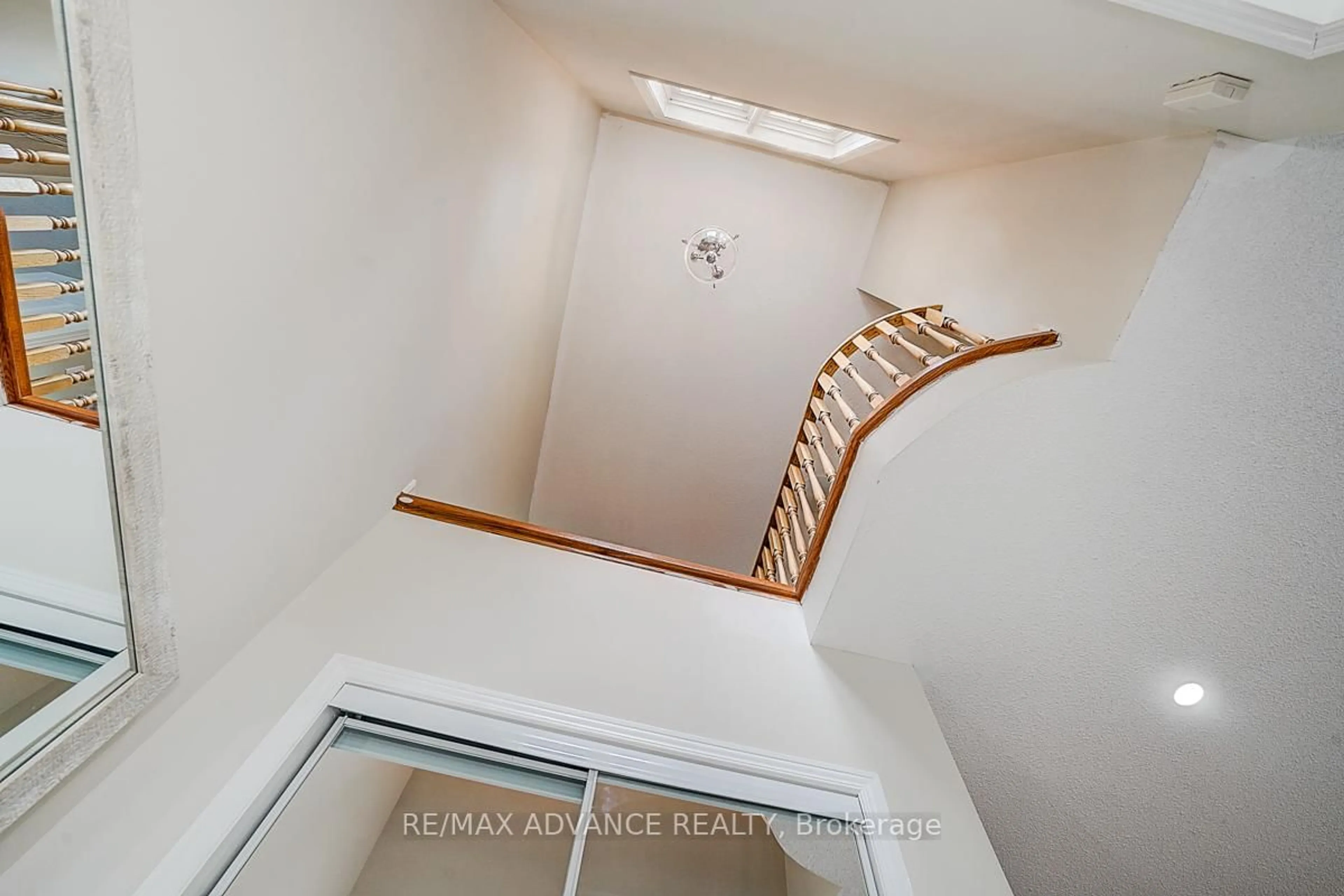 Stairs for 180 Trail Ridge Lane, Markham Ontario L6C 2C5