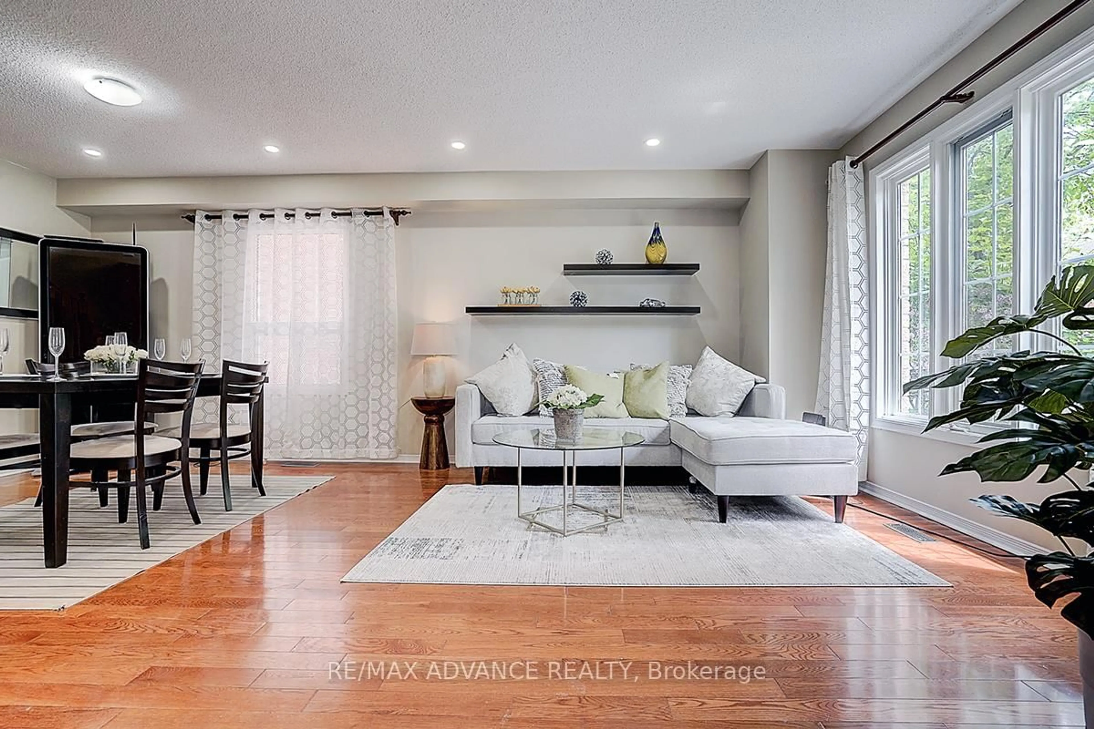 Living room with furniture, unknown for 180 Trail Ridge Lane, Markham Ontario L6C 2C5