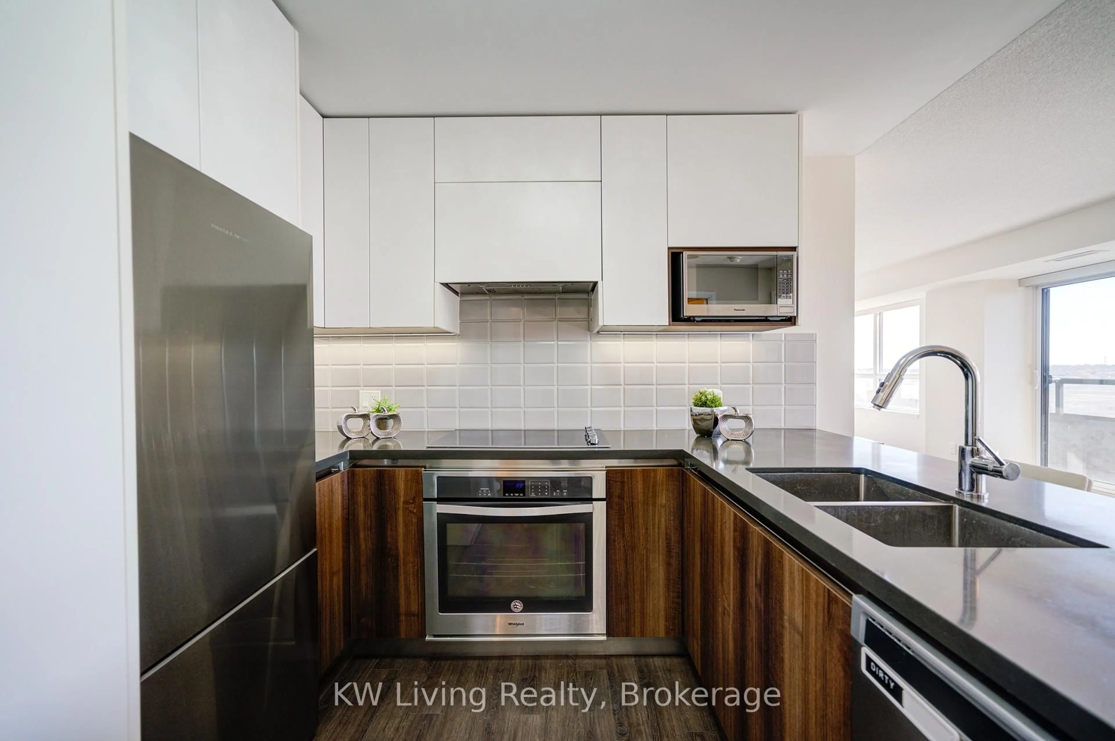 Standard kitchen, wood/laminate floor for 15 Water Walk Dr #1205, Markham Ontario L6G 0G2