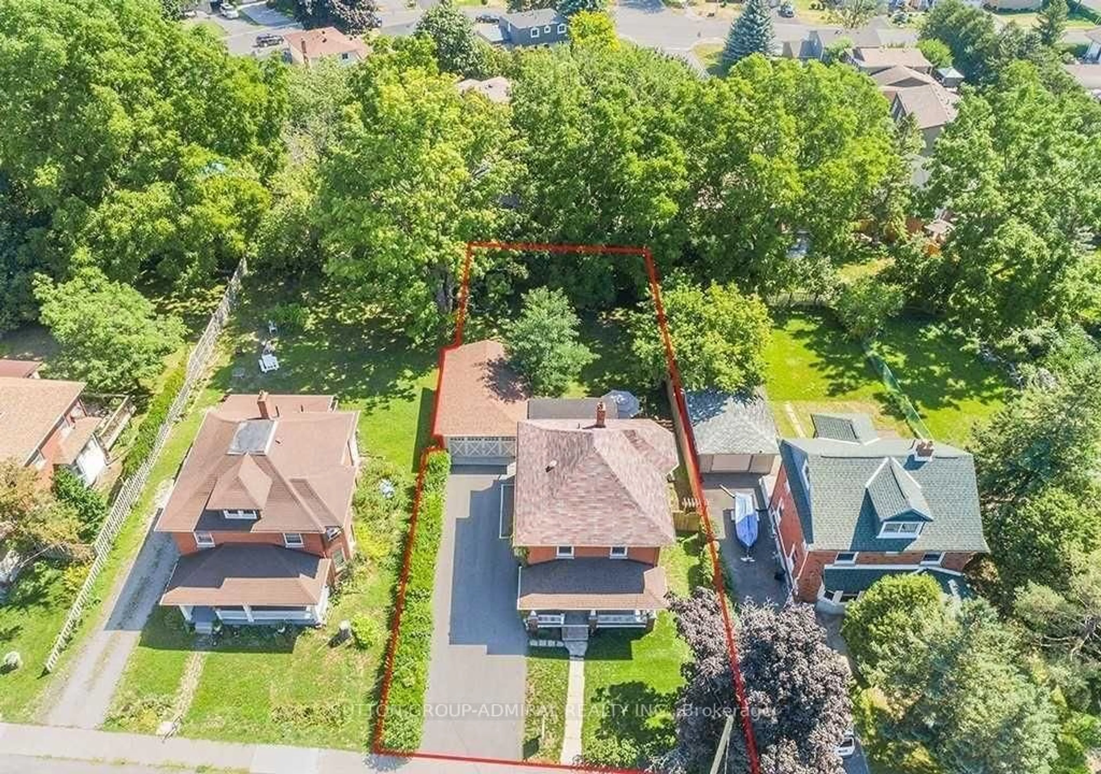 A pic from outside/outdoor area/front of a property/back of a property/a pic from drone, street for 119 Barrie St, Bradford West Gwillimbury Ontario L3Z 2B4