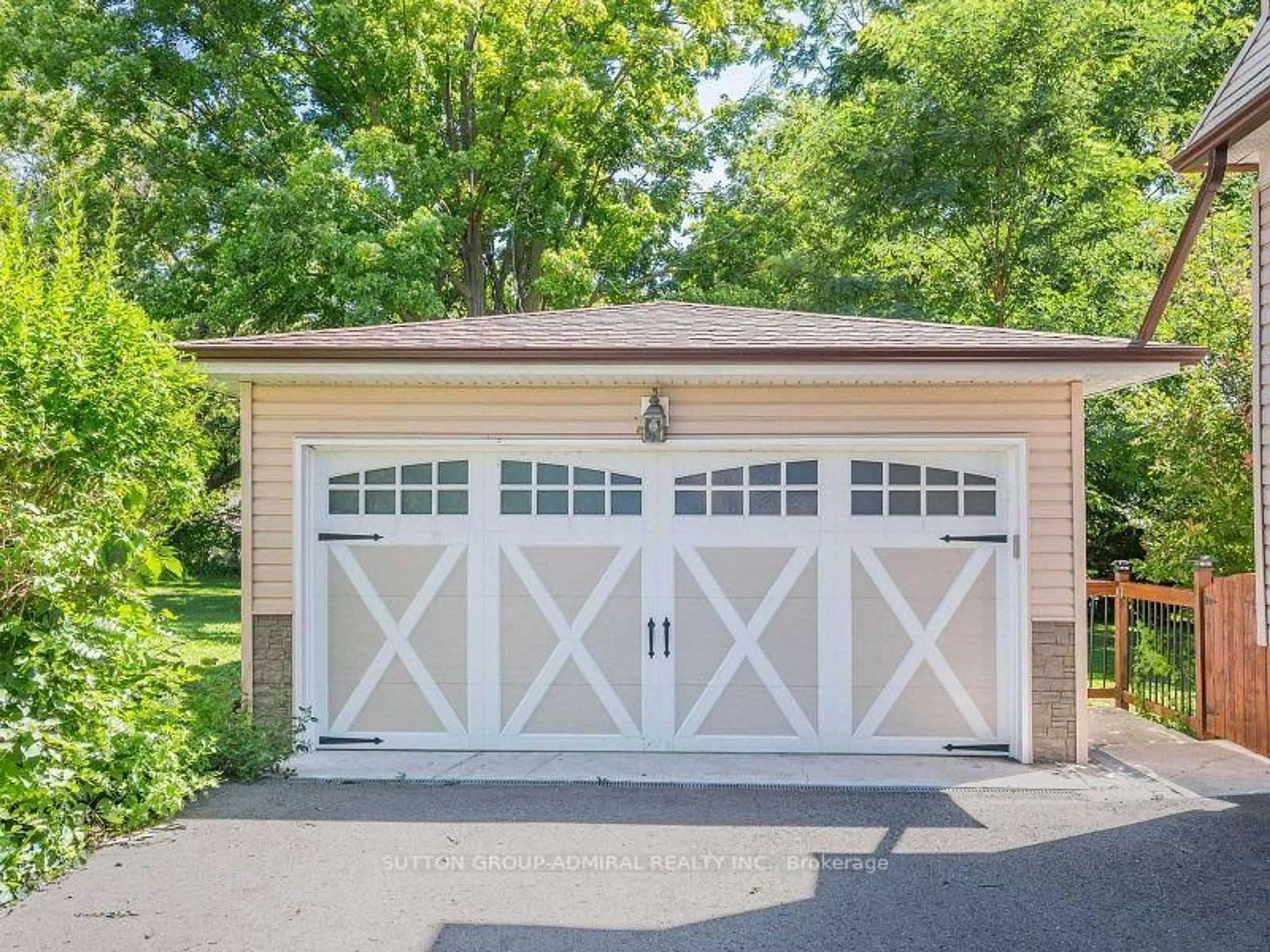 Indoor garage for 119 Barrie St, Bradford West Gwillimbury Ontario L3Z 2B4