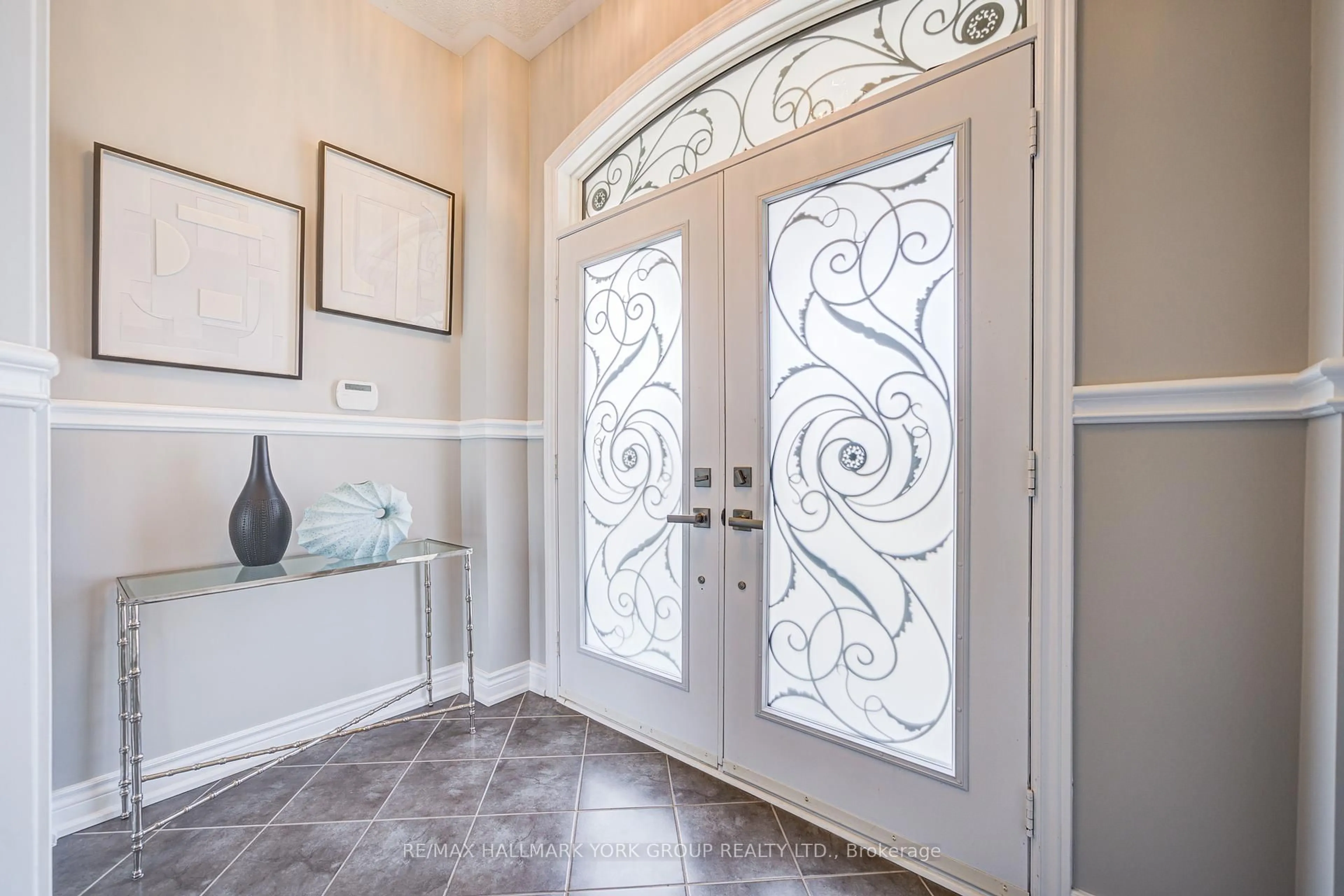 Indoor entryway for 1172 Blencowe Cres, Newmarket Ontario L3X 0C3