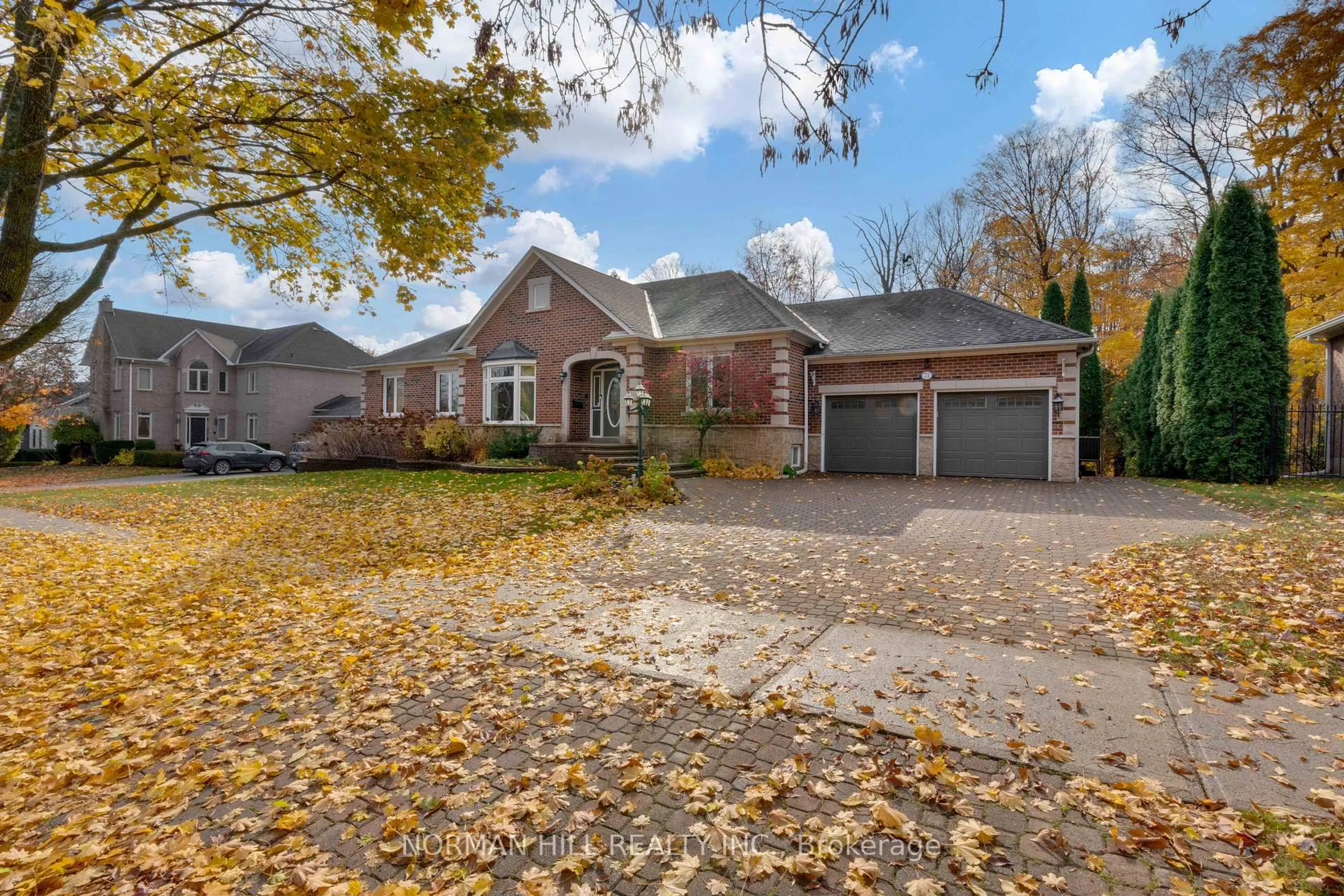 Home with brick exterior material, street for 71 Willow Farm Lane, Aurora Ontario L4G 6K2