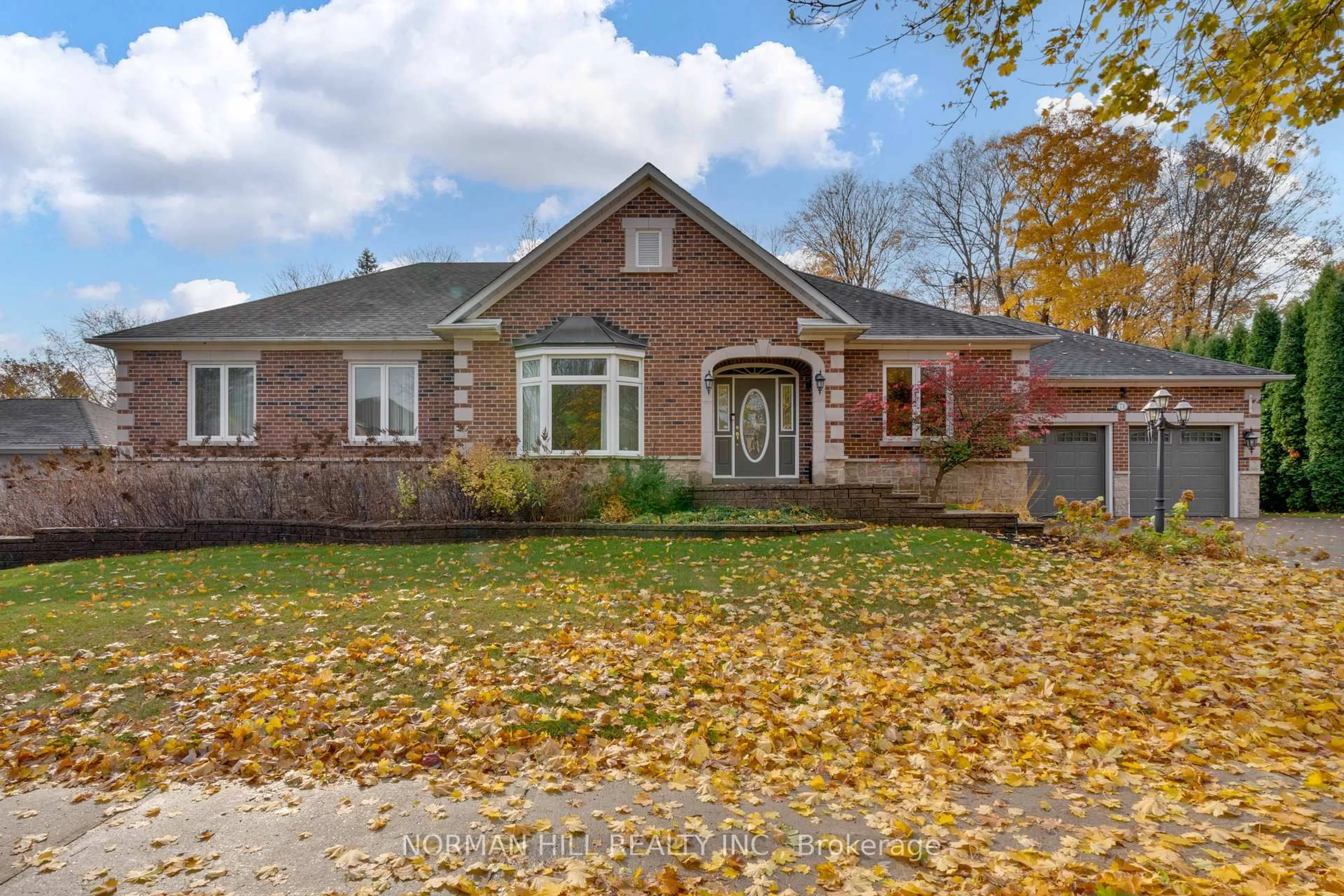 Home with brick exterior material, street for 71 Willow Farm Lane, Aurora Ontario L4G 6K2
