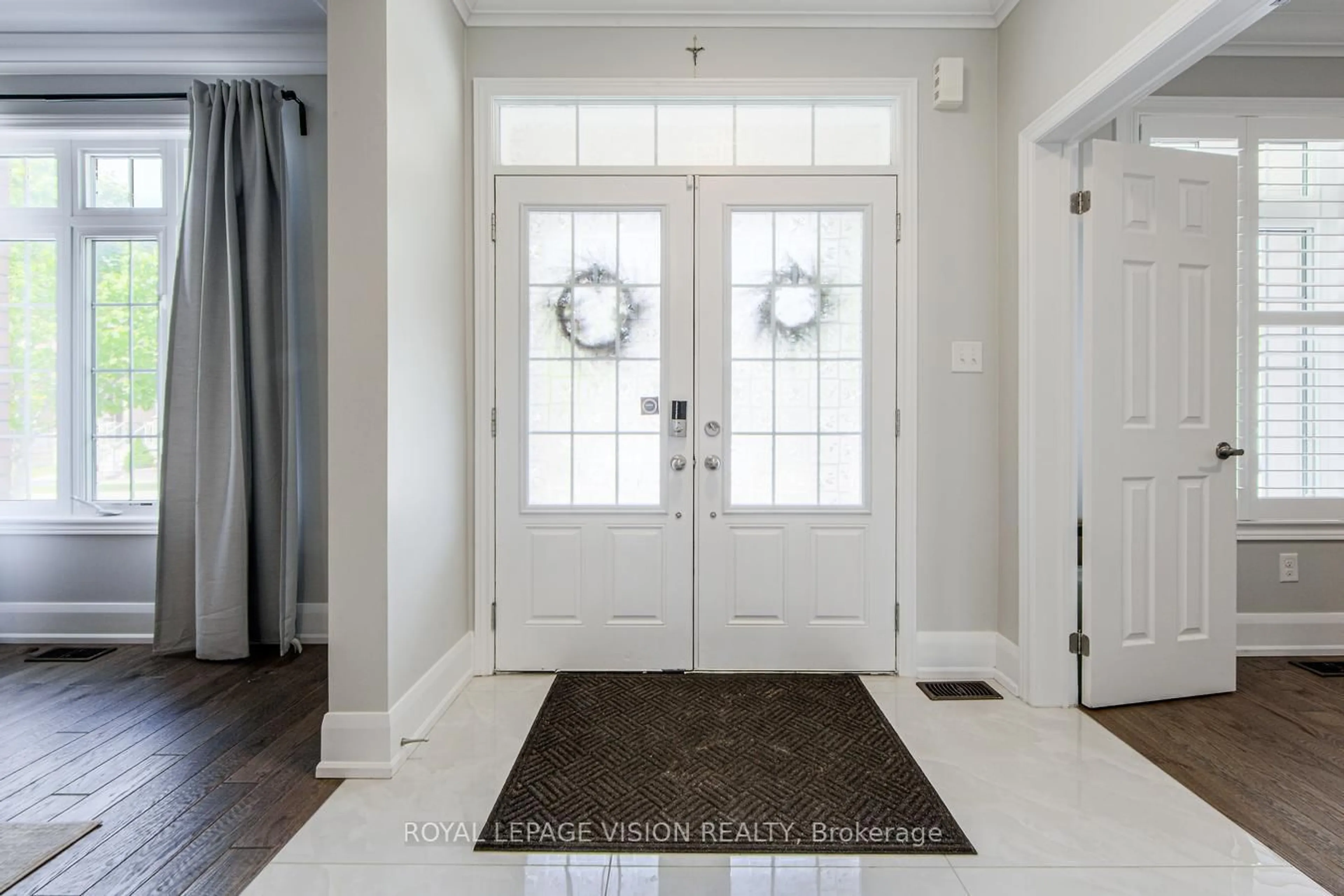 Indoor entryway for 23 Sunnyside Hill Rd, Markham Ontario L6B 0X5