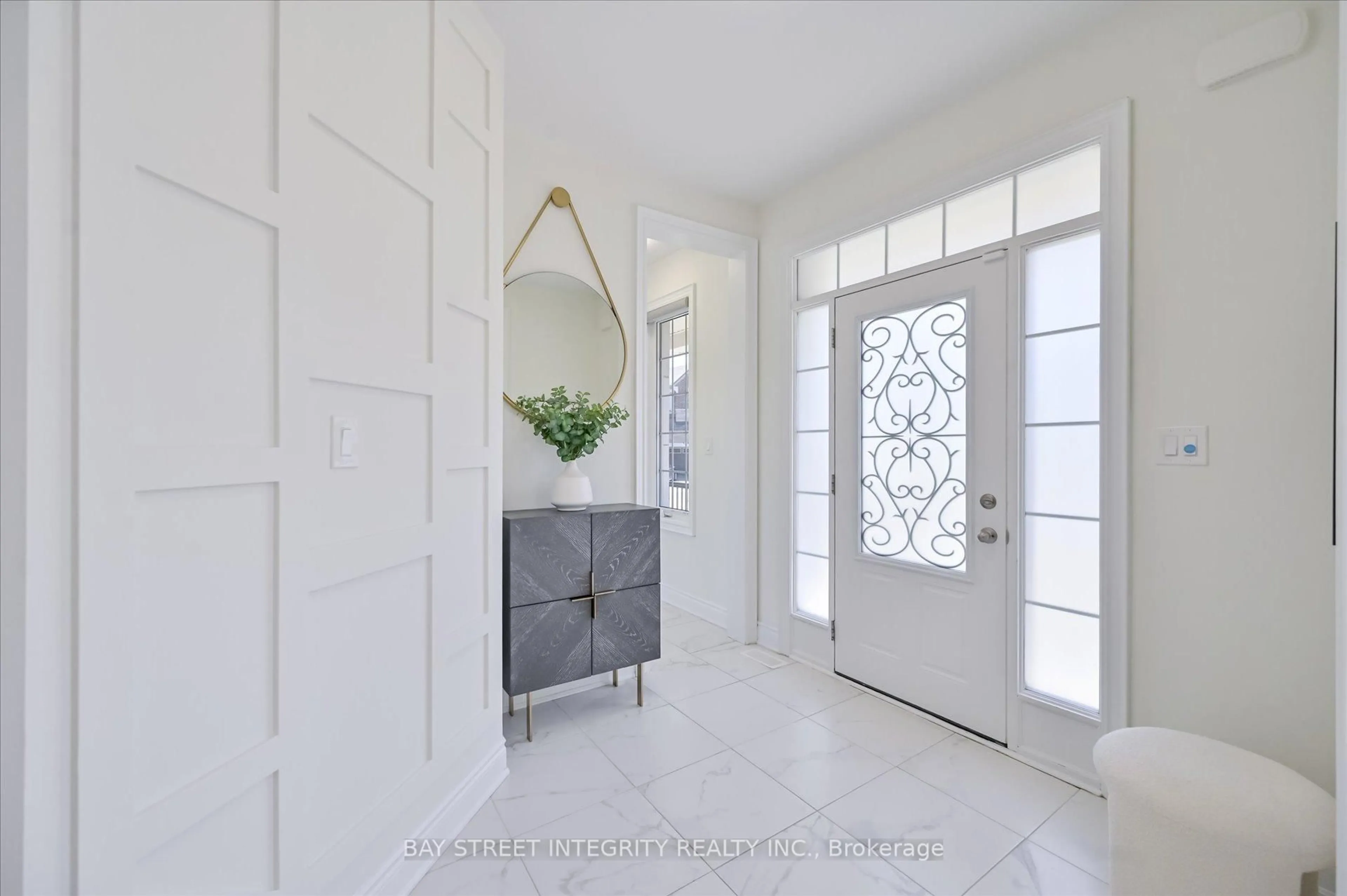 Indoor entryway for 61 Hartney Dr, Richmond Hill Ontario L4S 0J9