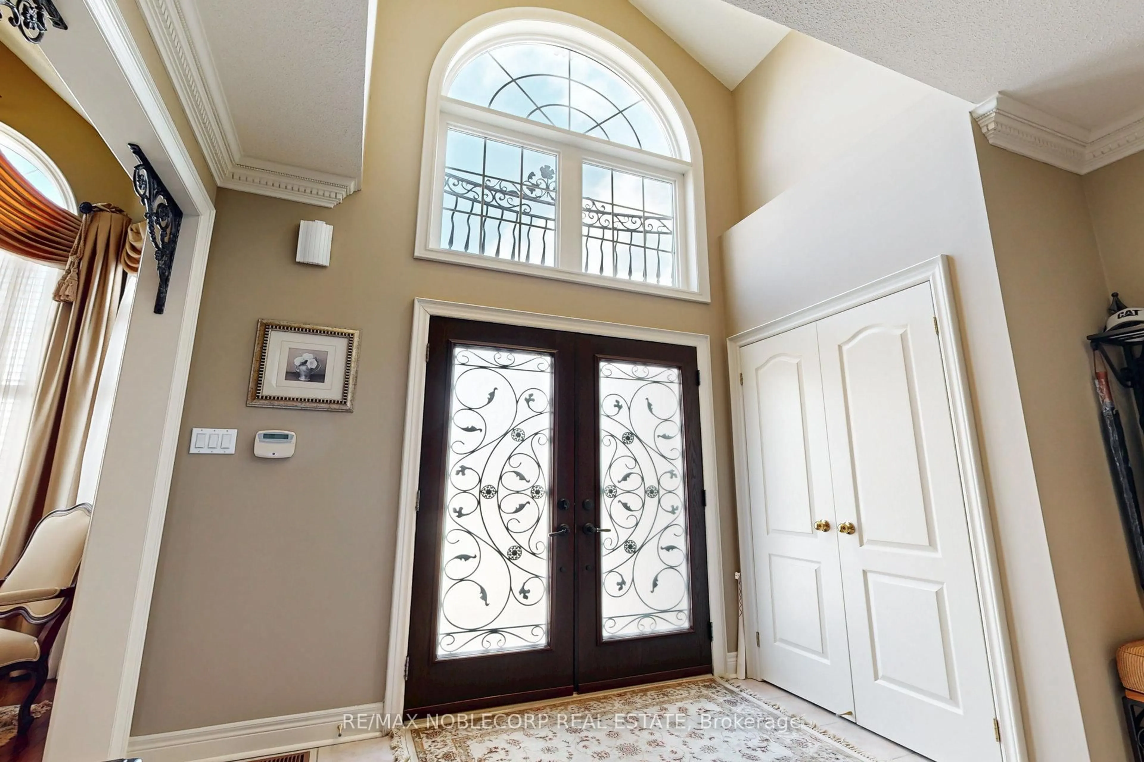 Indoor entryway for 86 Novaview Cres, Vaughan Ontario L4L 9L7