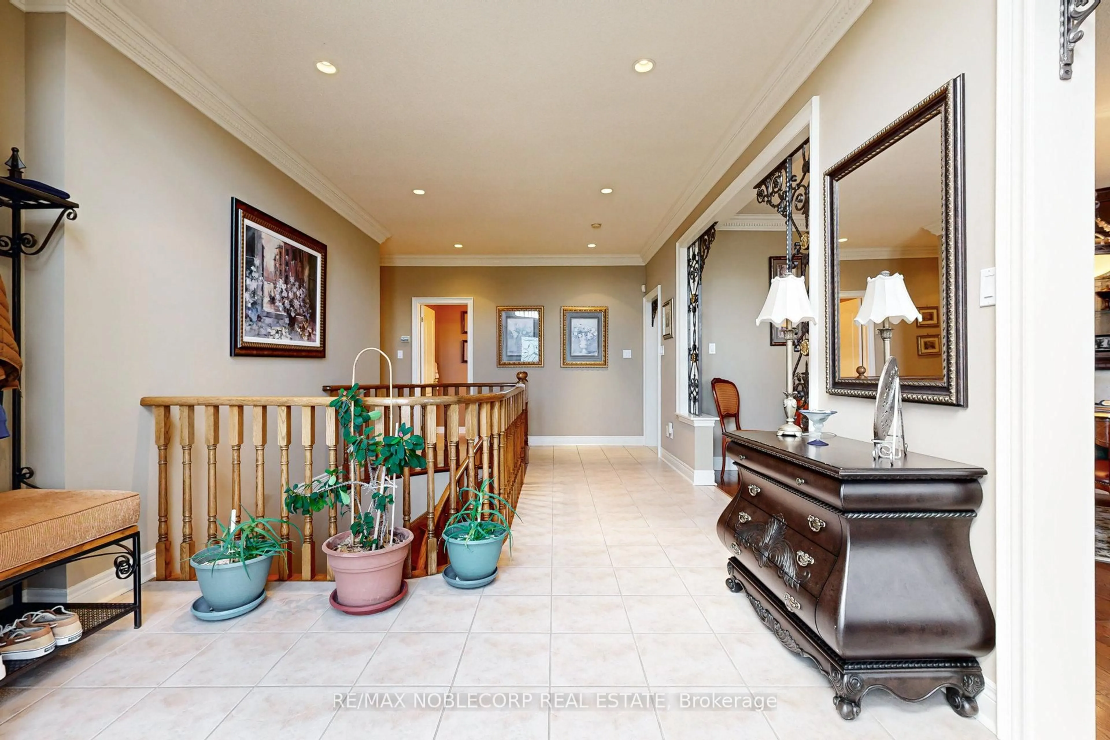Indoor foyer for 86 Novaview Cres, Vaughan Ontario L4L 9L7