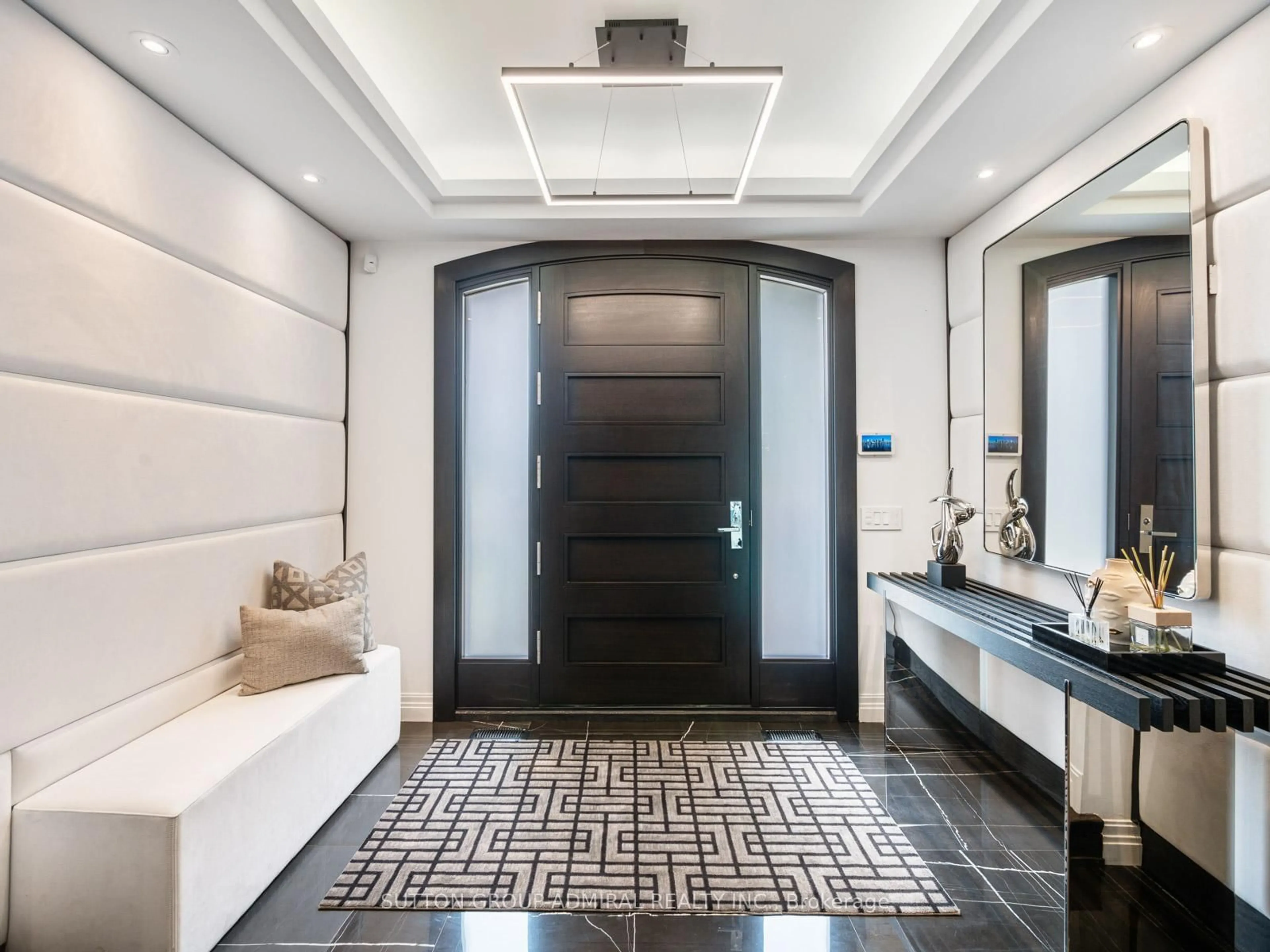 Indoor entryway for 50 Renaissance Crt, Vaughan Ontario L4J 7W4