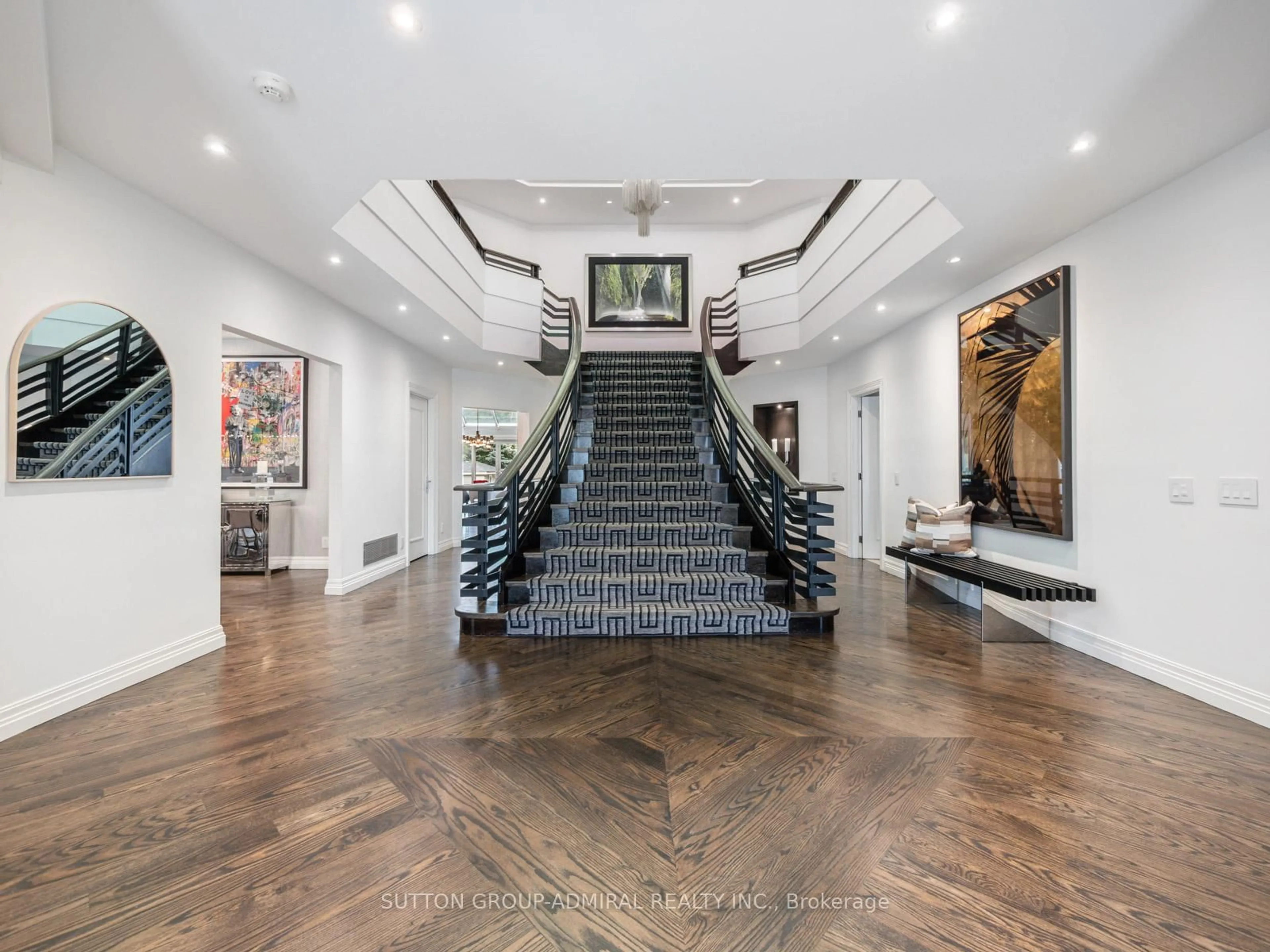 Indoor foyer for 50 Renaissance Crt, Vaughan Ontario L4J 7W4
