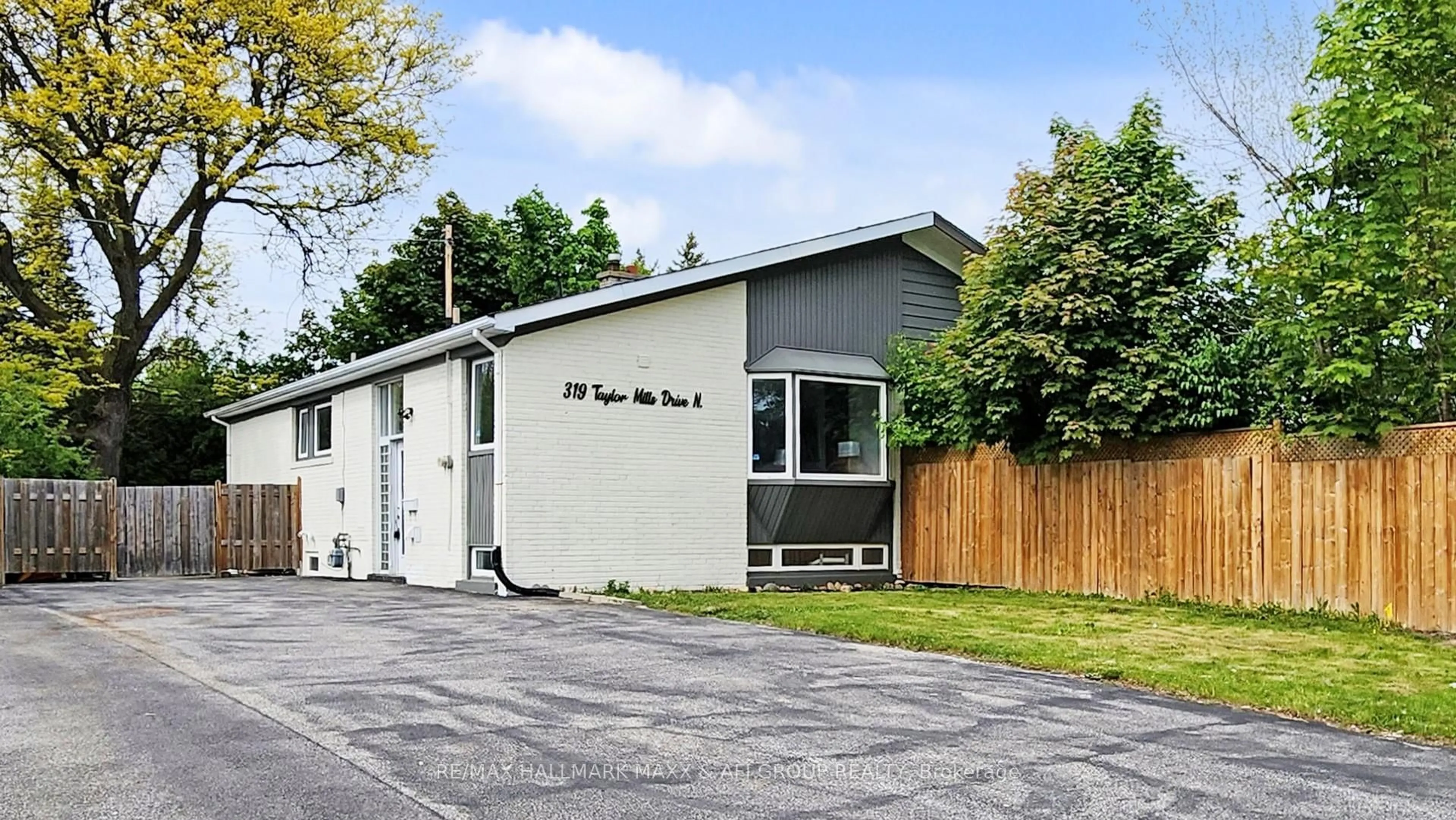 Unknown for 319 Taylor Mills Dr, Richmond Hill Ontario L4C 2T8