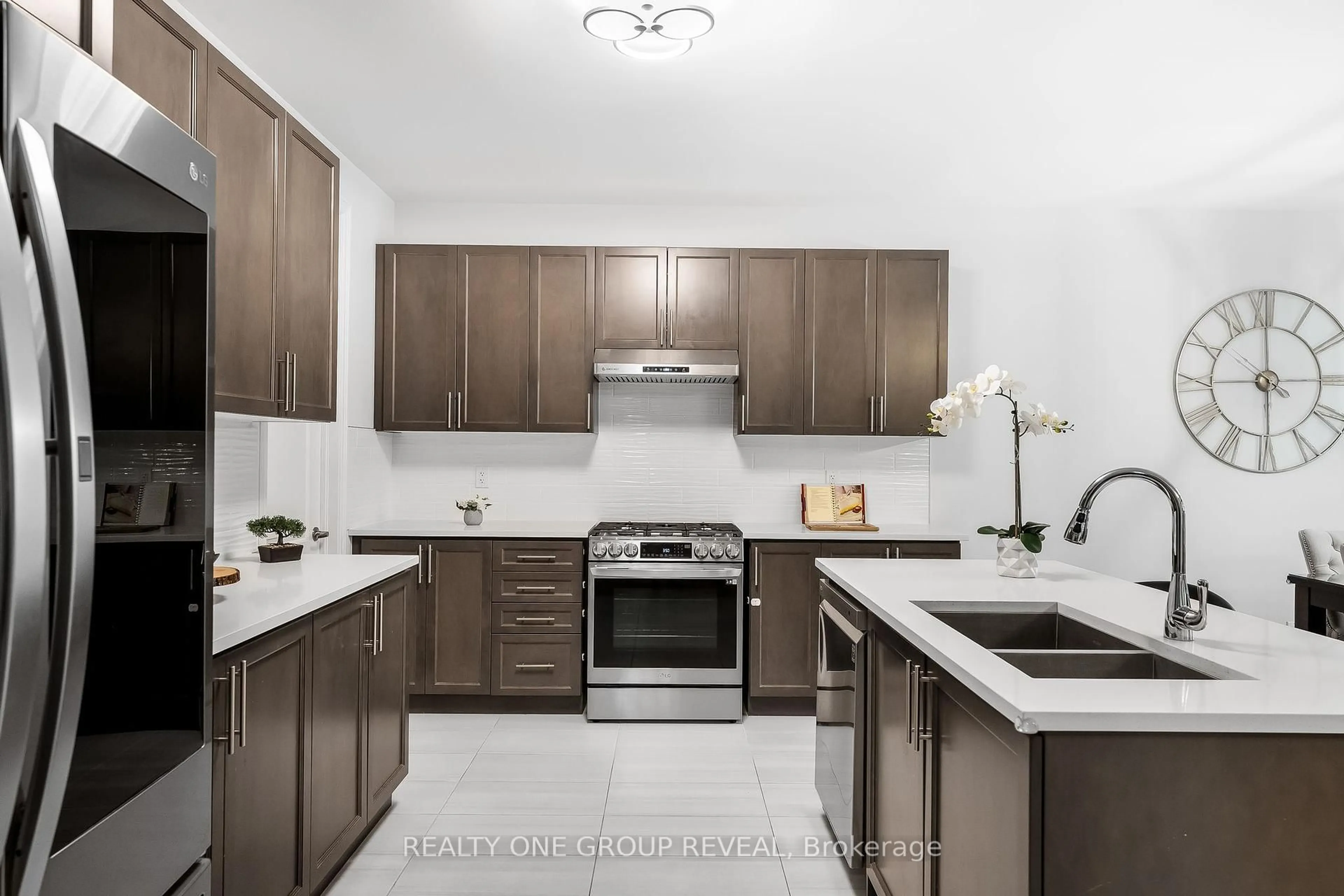 Contemporary kitchen, ceramic/tile floor for 46 Busato Dr, Whitchurch-Stouffville Ontario L4A 4V4