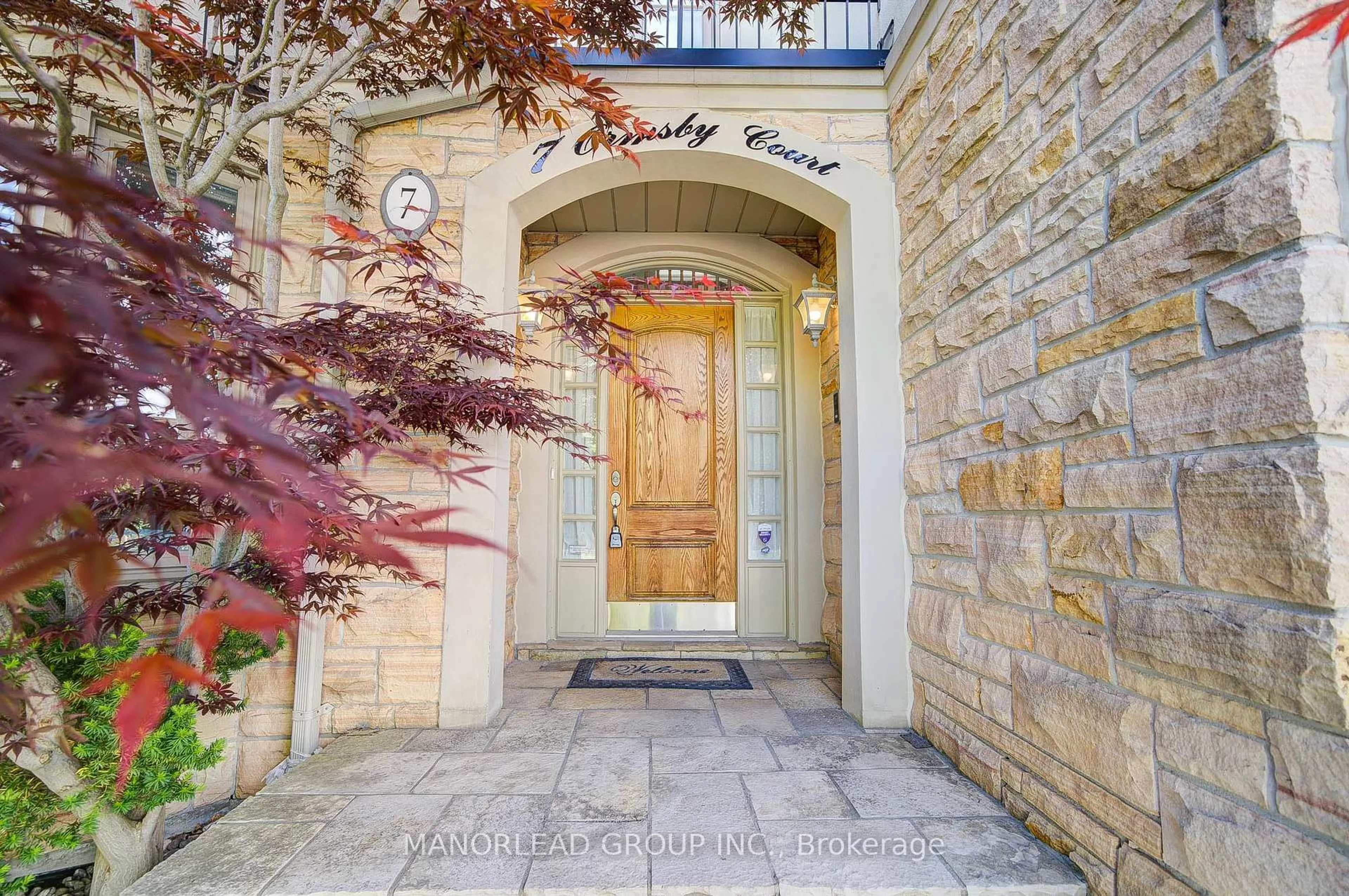 Indoor entryway for 7 Ormsby Crt, Richmond Hill Ontario L4B 4P8