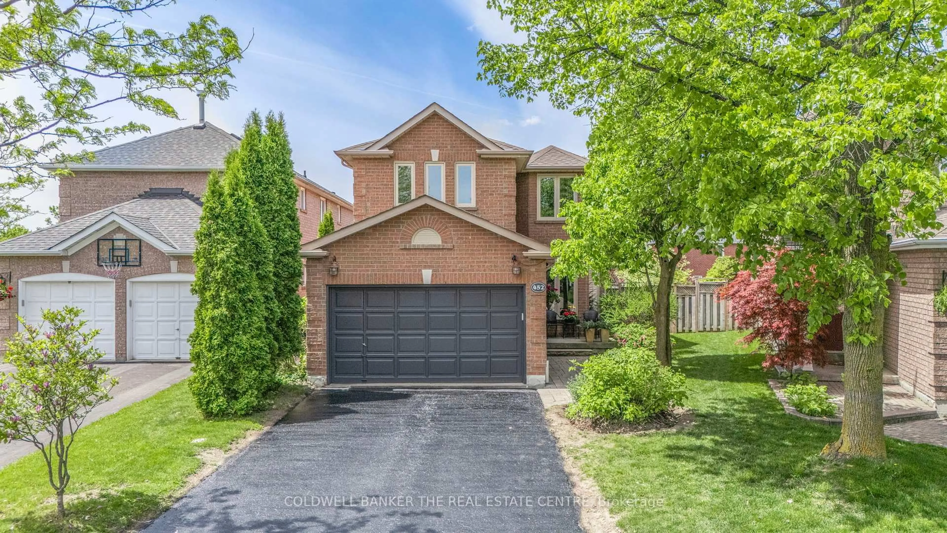 Home with brick exterior material, street for 452 Flanagan Crt, Newmarket Ontario L3X 2E9