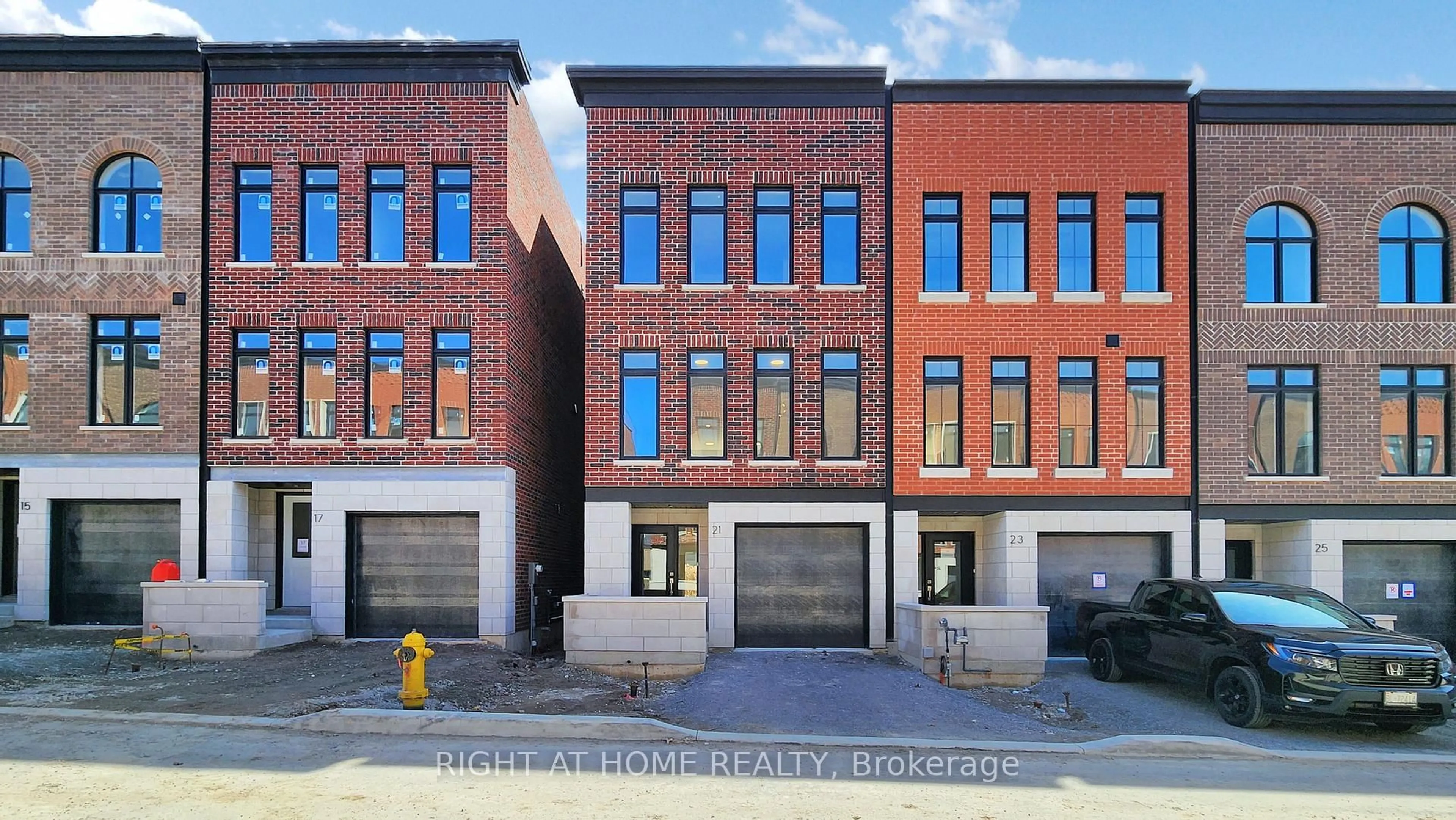 Home with brick exterior material, street for 21 Chestnut Crt, Aurora Ontario L4G 4A4