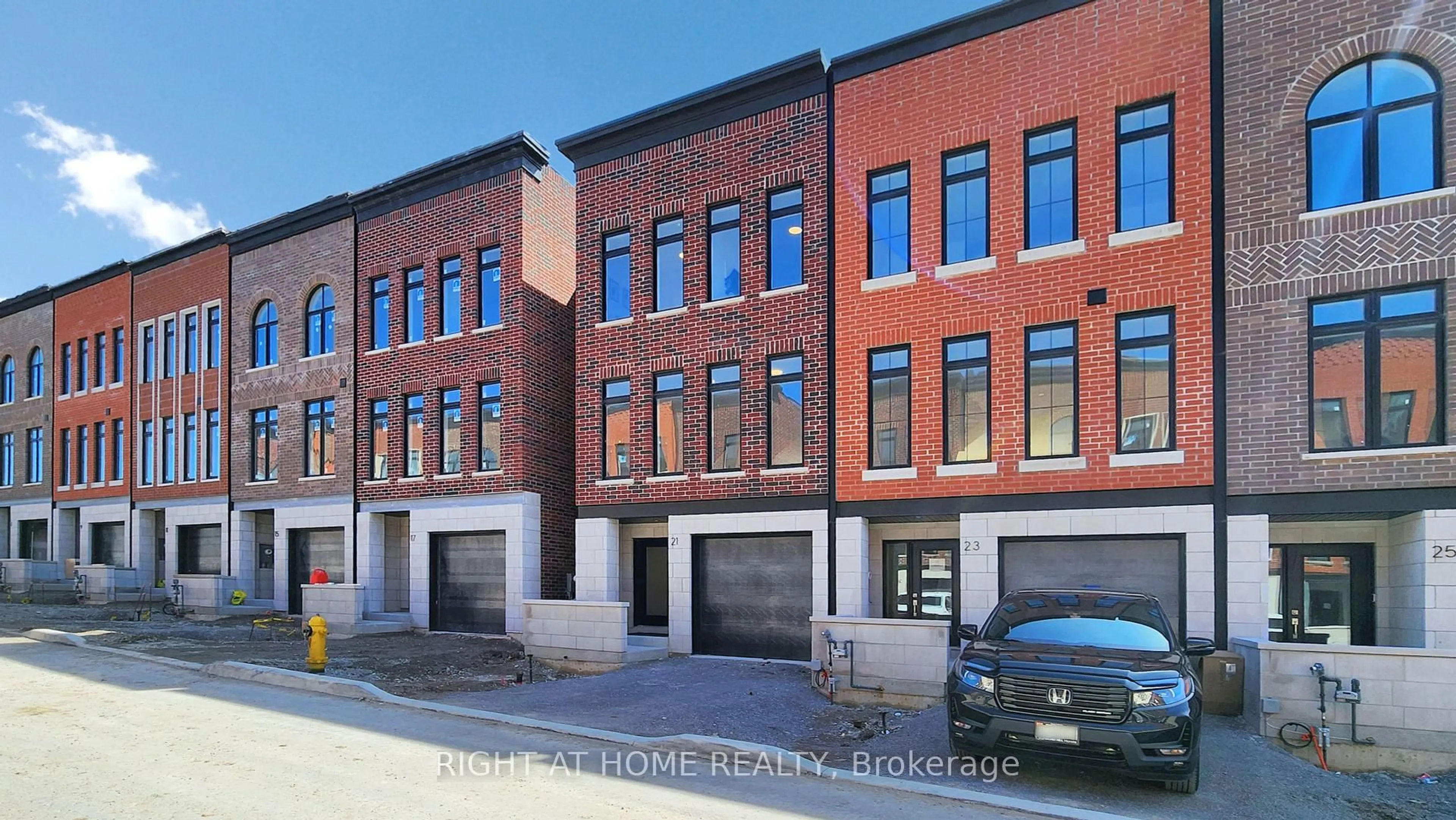 Home with brick exterior material, street for 21 Chestnut Crt, Aurora Ontario L4G 4A4