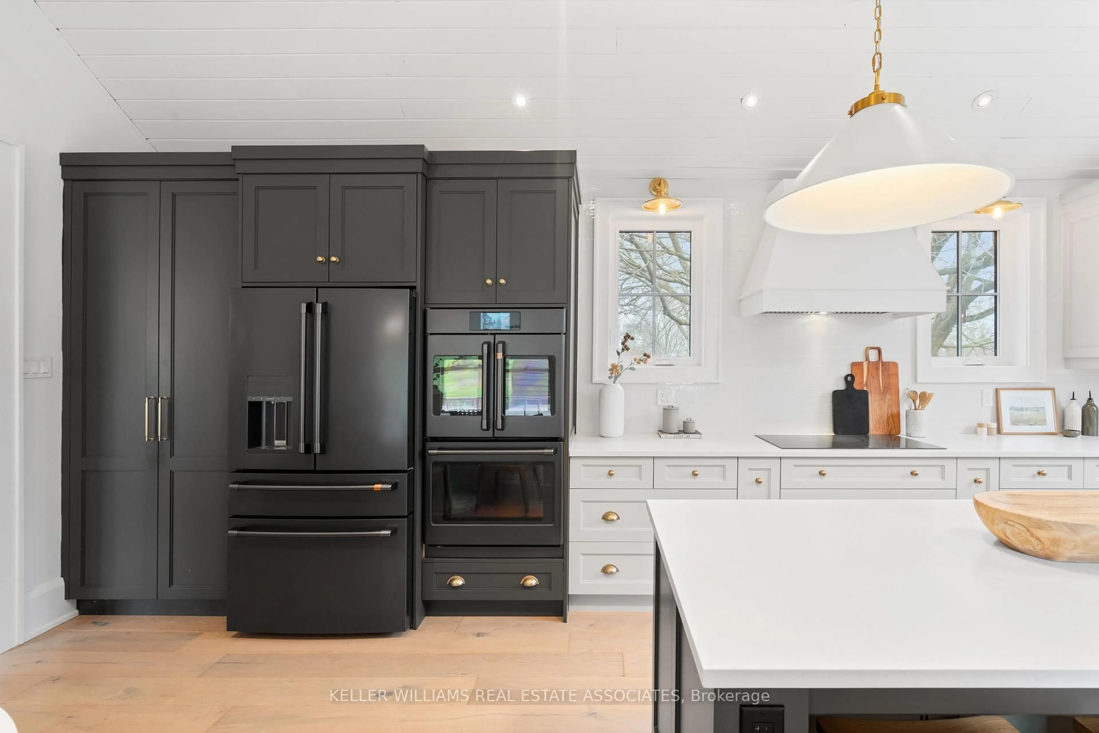 Contemporary kitchen, unknown for 6 Scott Crt, Uxbridge Ontario L0C 1C0