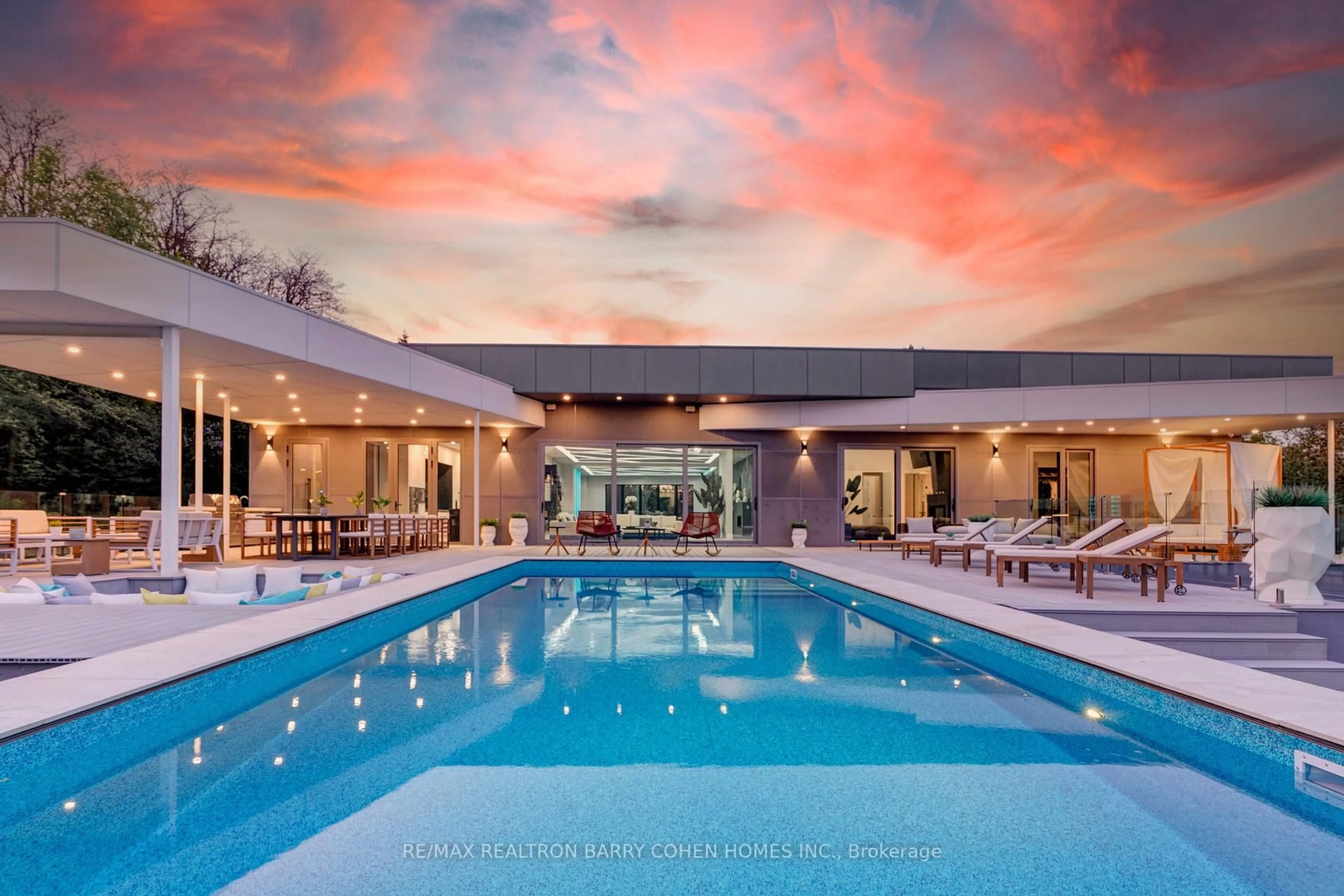 Pool for 23 Hunters Glen Rd, Aurora Ontario L4G 6W4